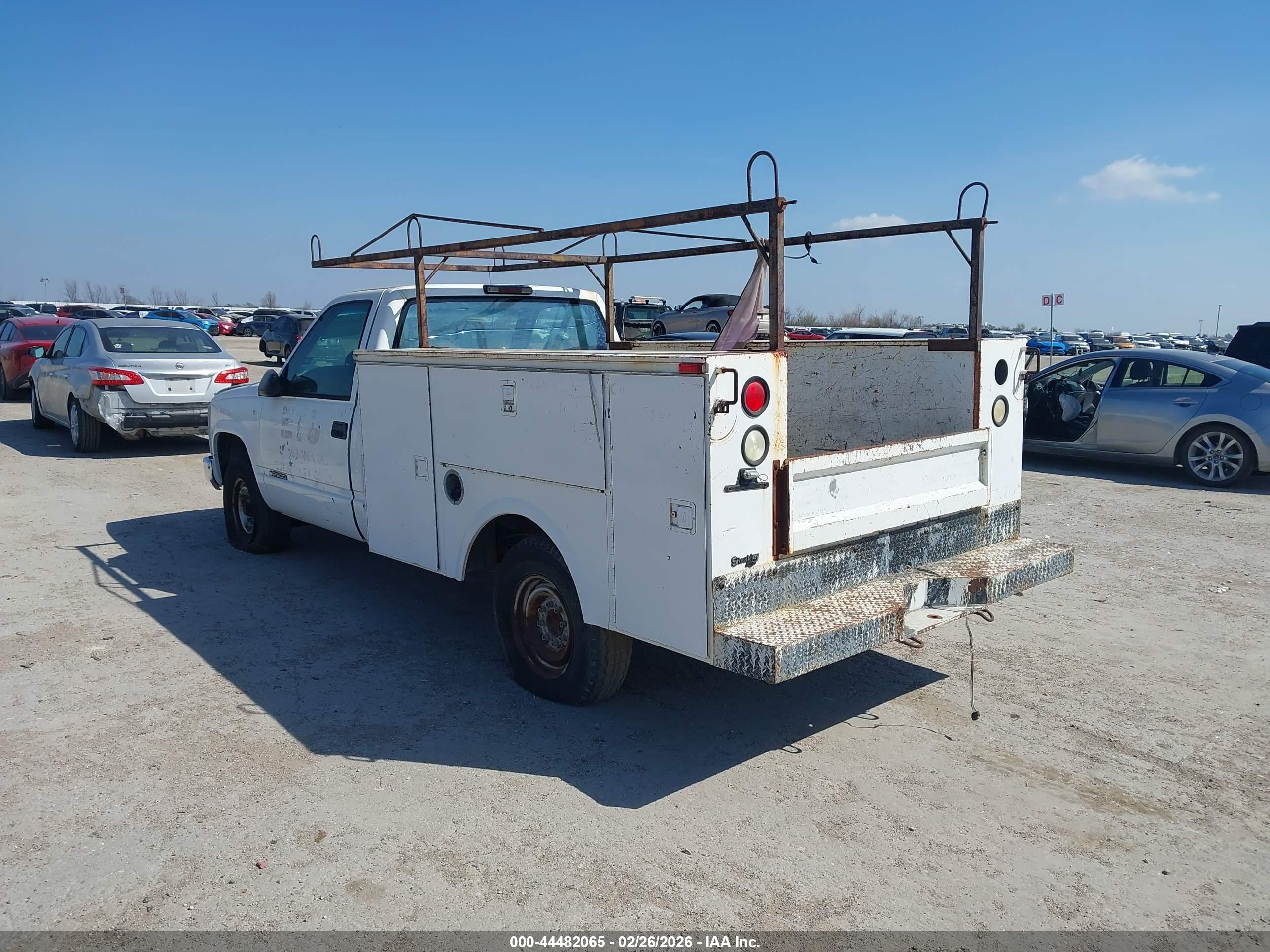 CHEVROLET C2500 image 3