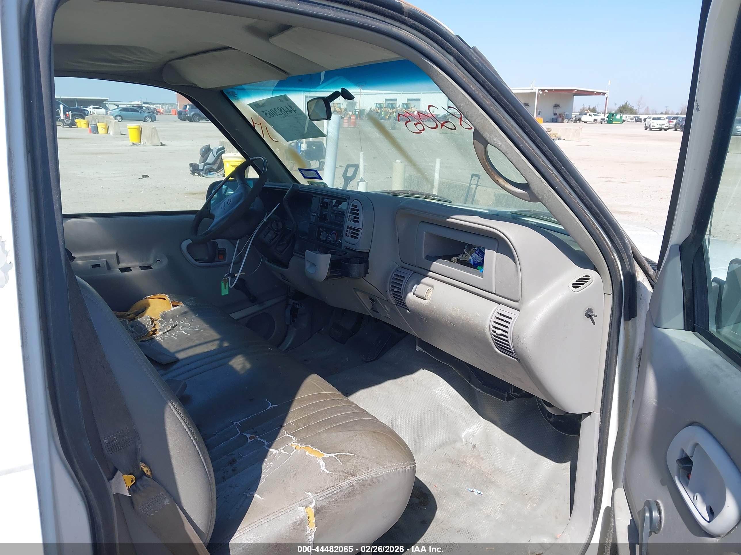 CHEVROLET C2500 image 5