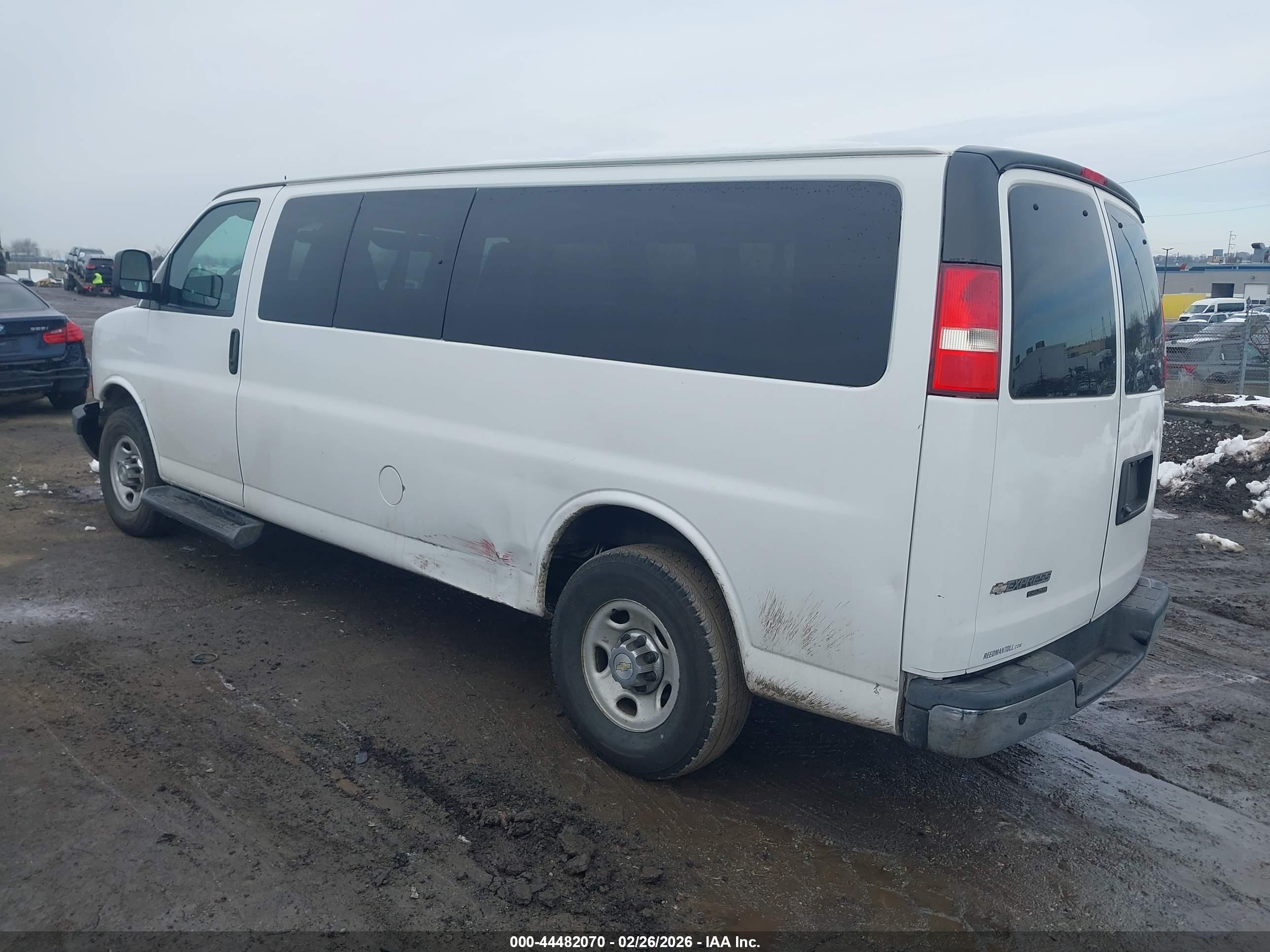 CHEVROLET EXPRESS image 3