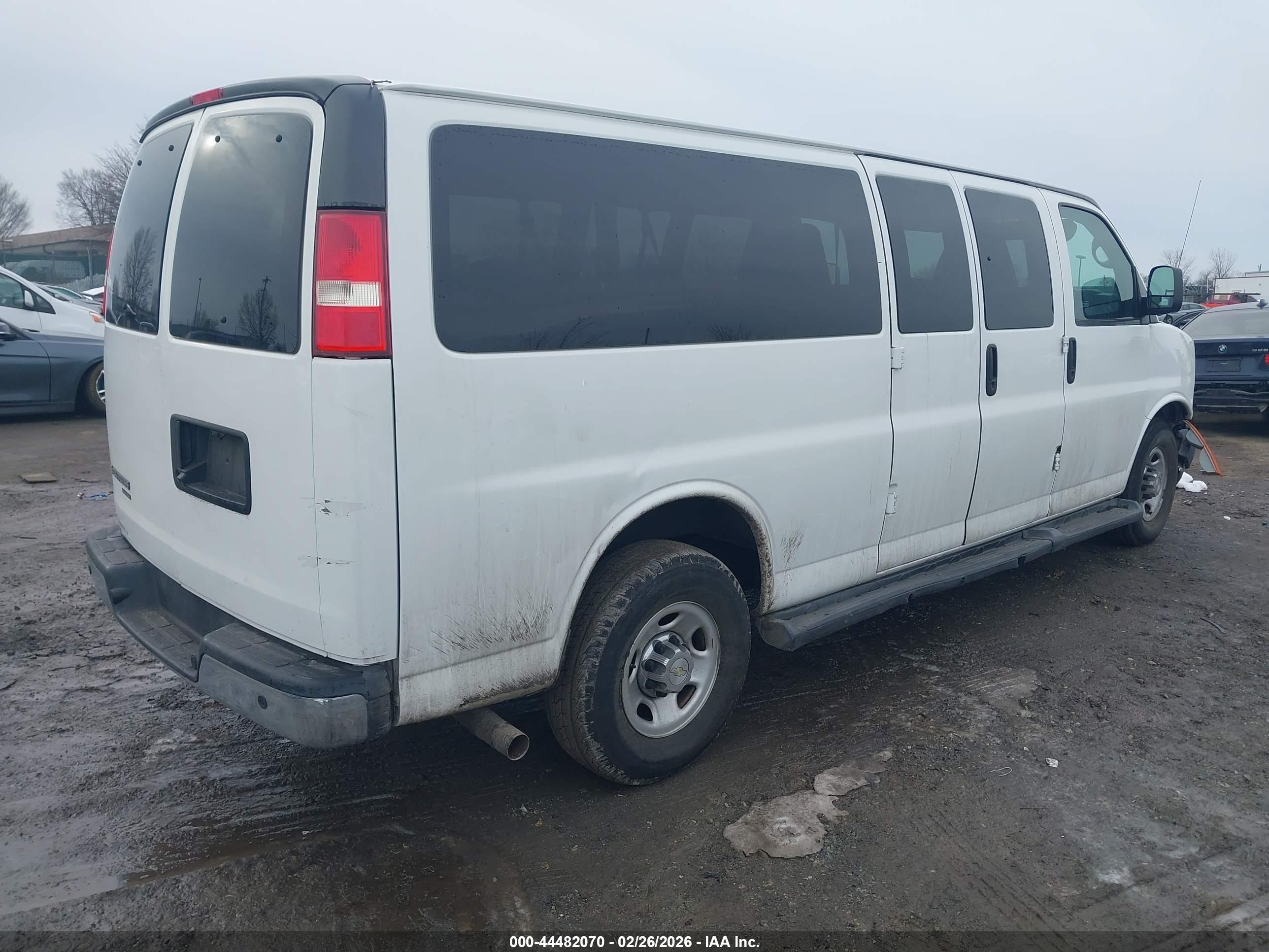 CHEVROLET EXPRESS image 4