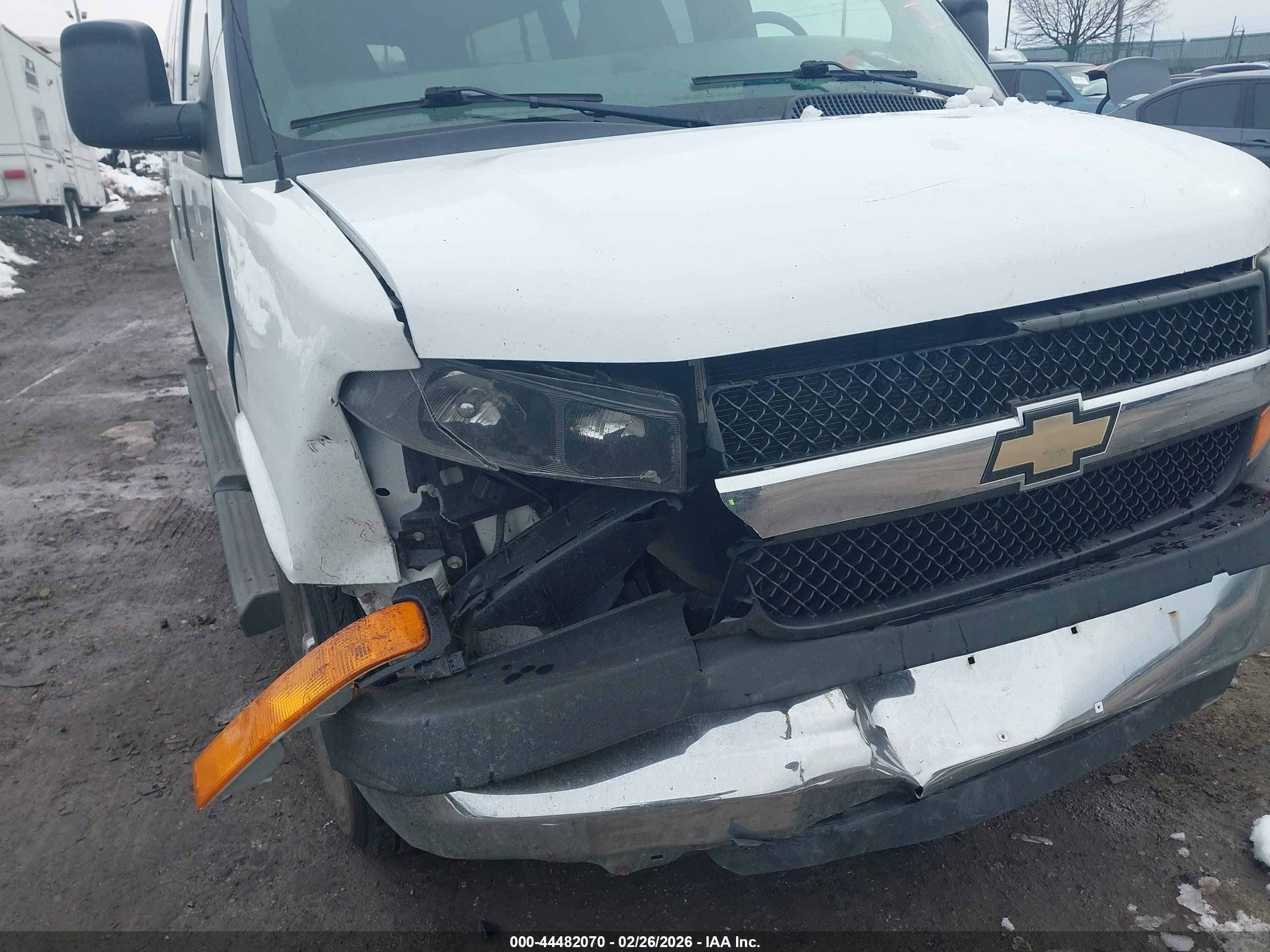 CHEVROLET EXPRESS image 6
