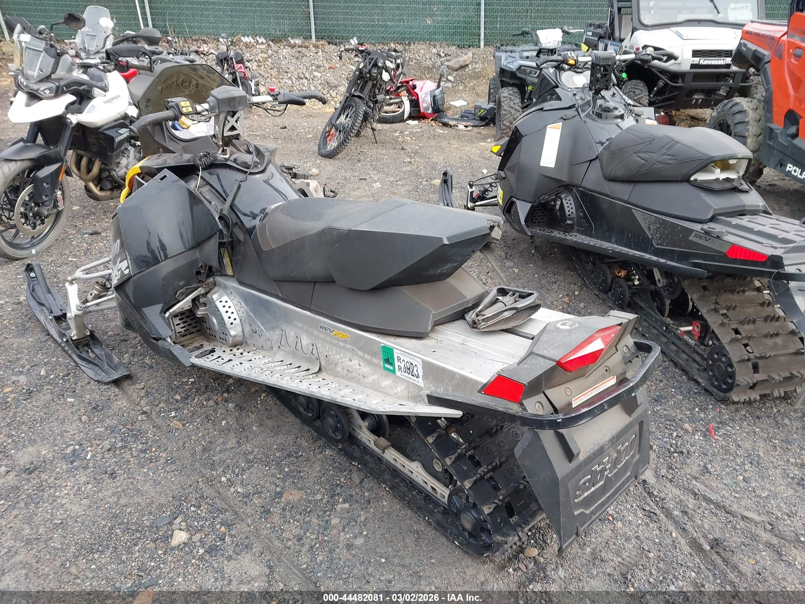SKID MXZ image 3