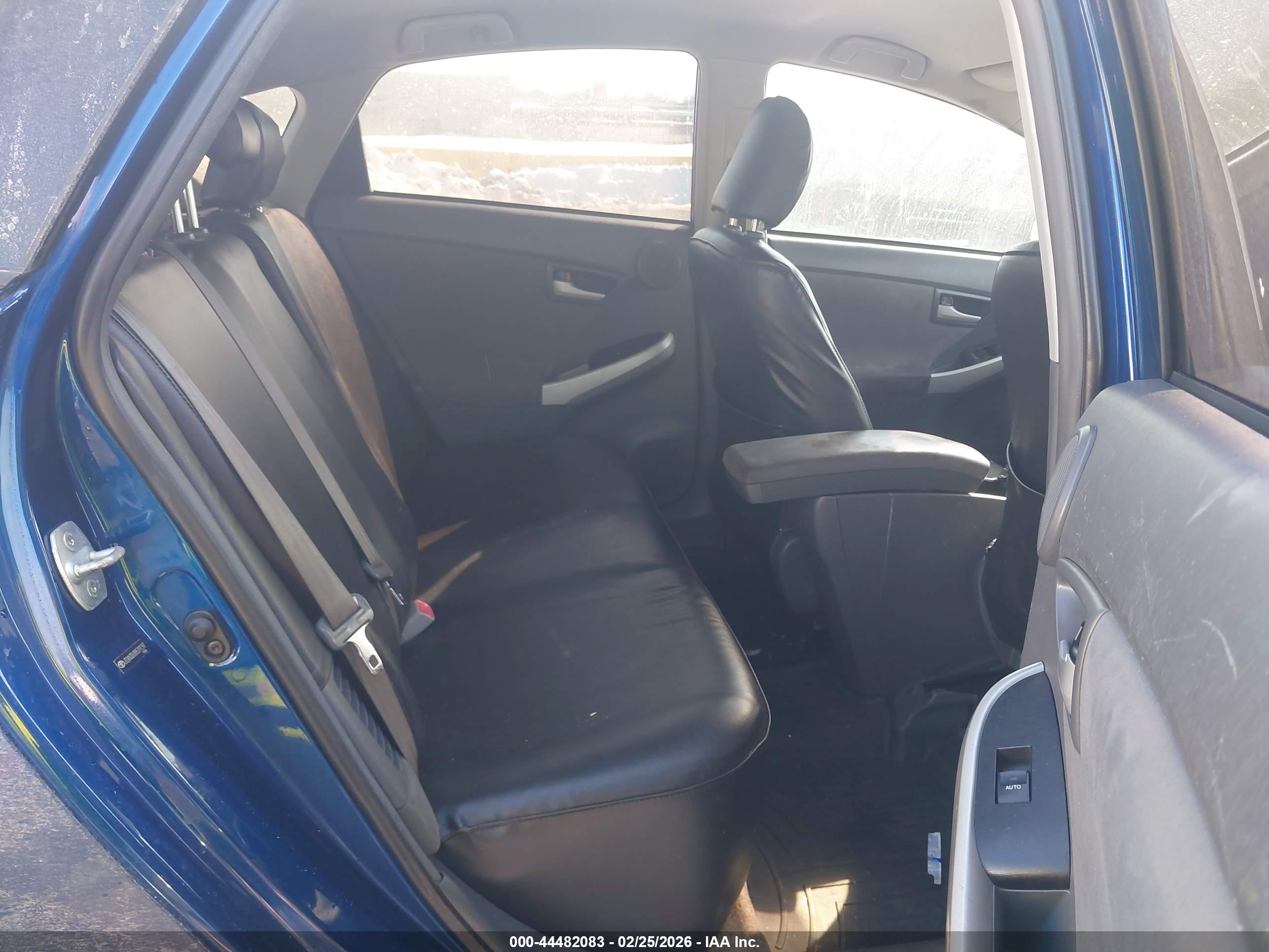 TOYOTA PRIUS image 8