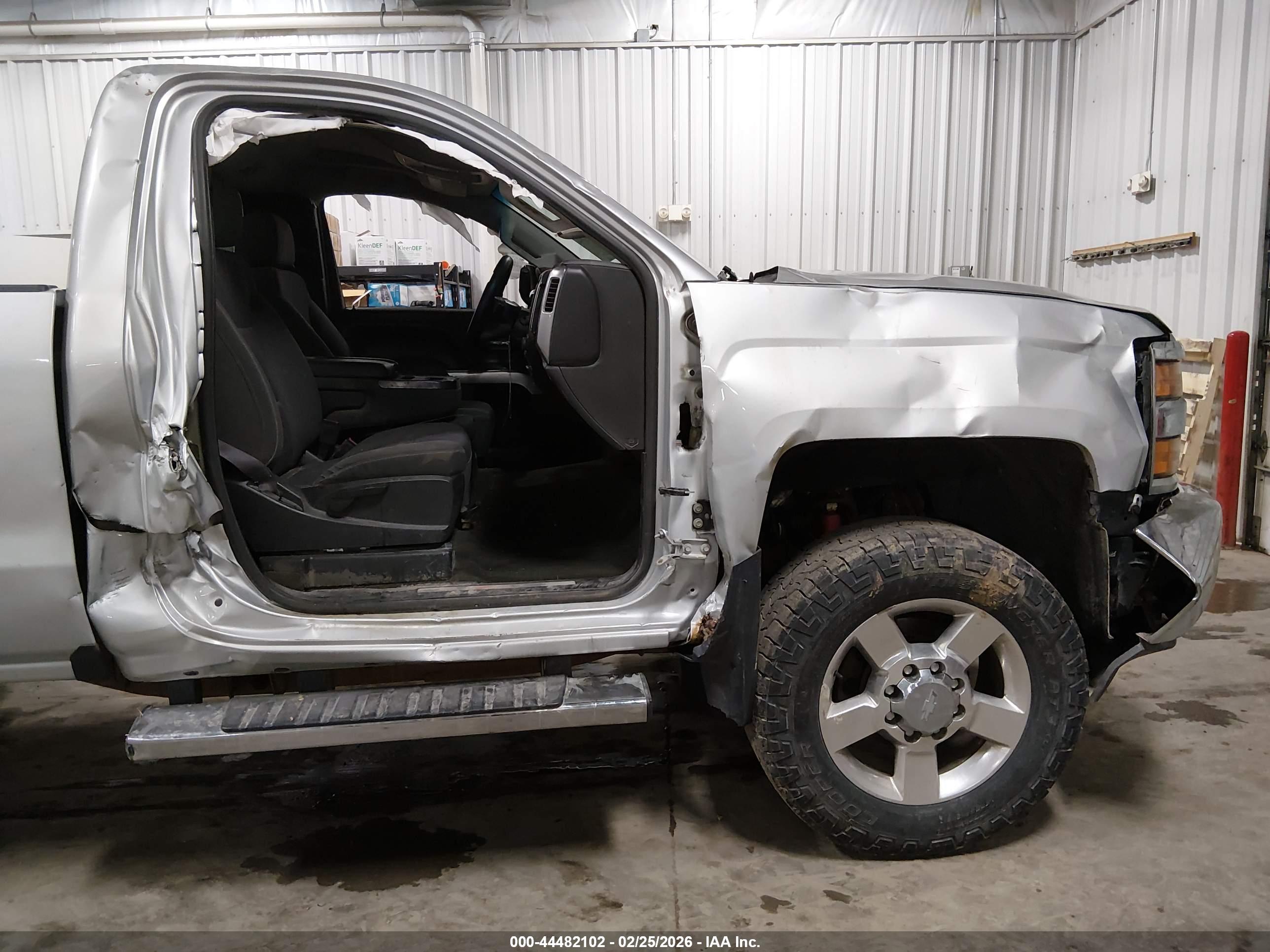 CHEVROLET SILVERADO image 6