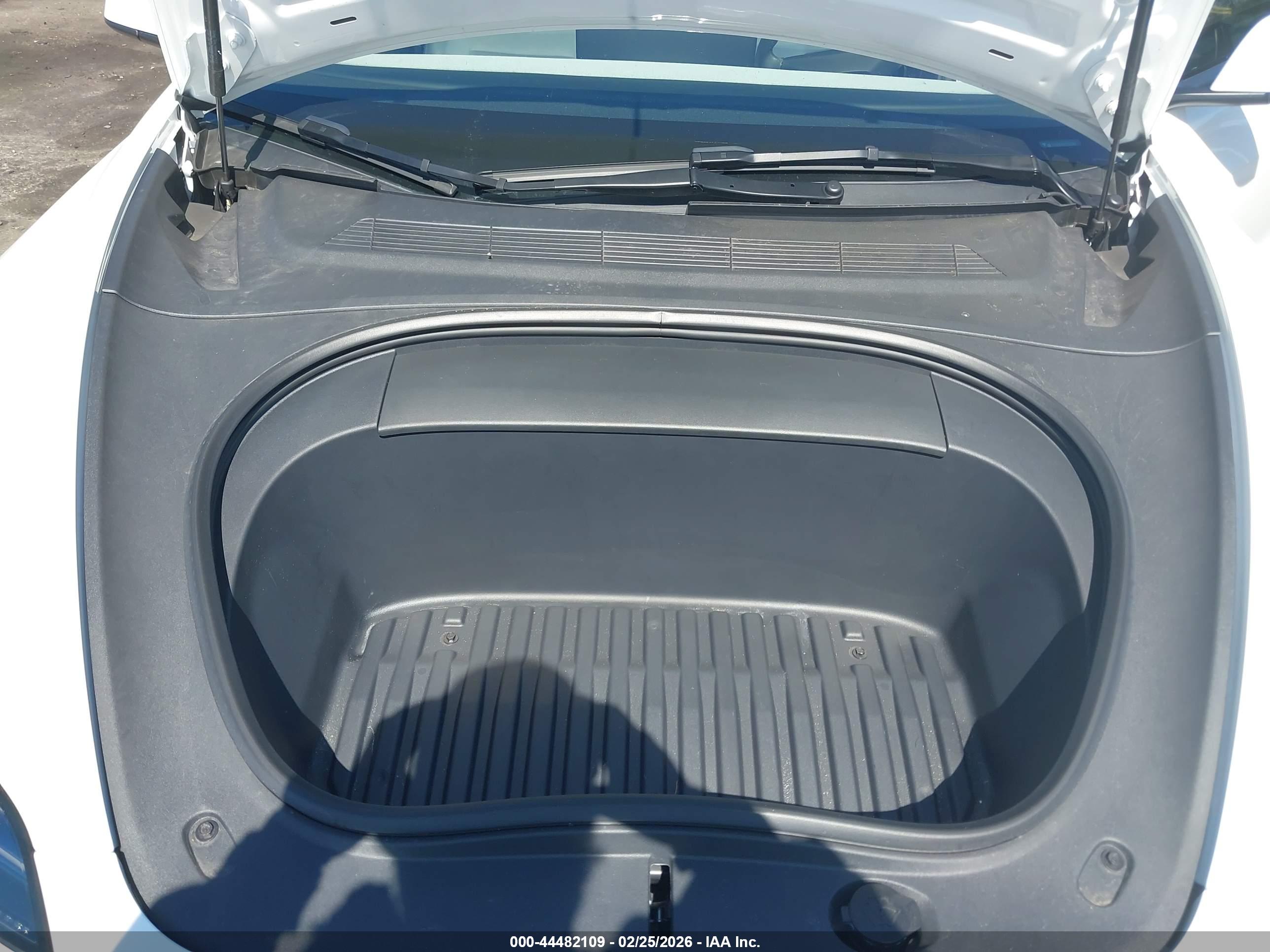 TESLA MODEL image 10