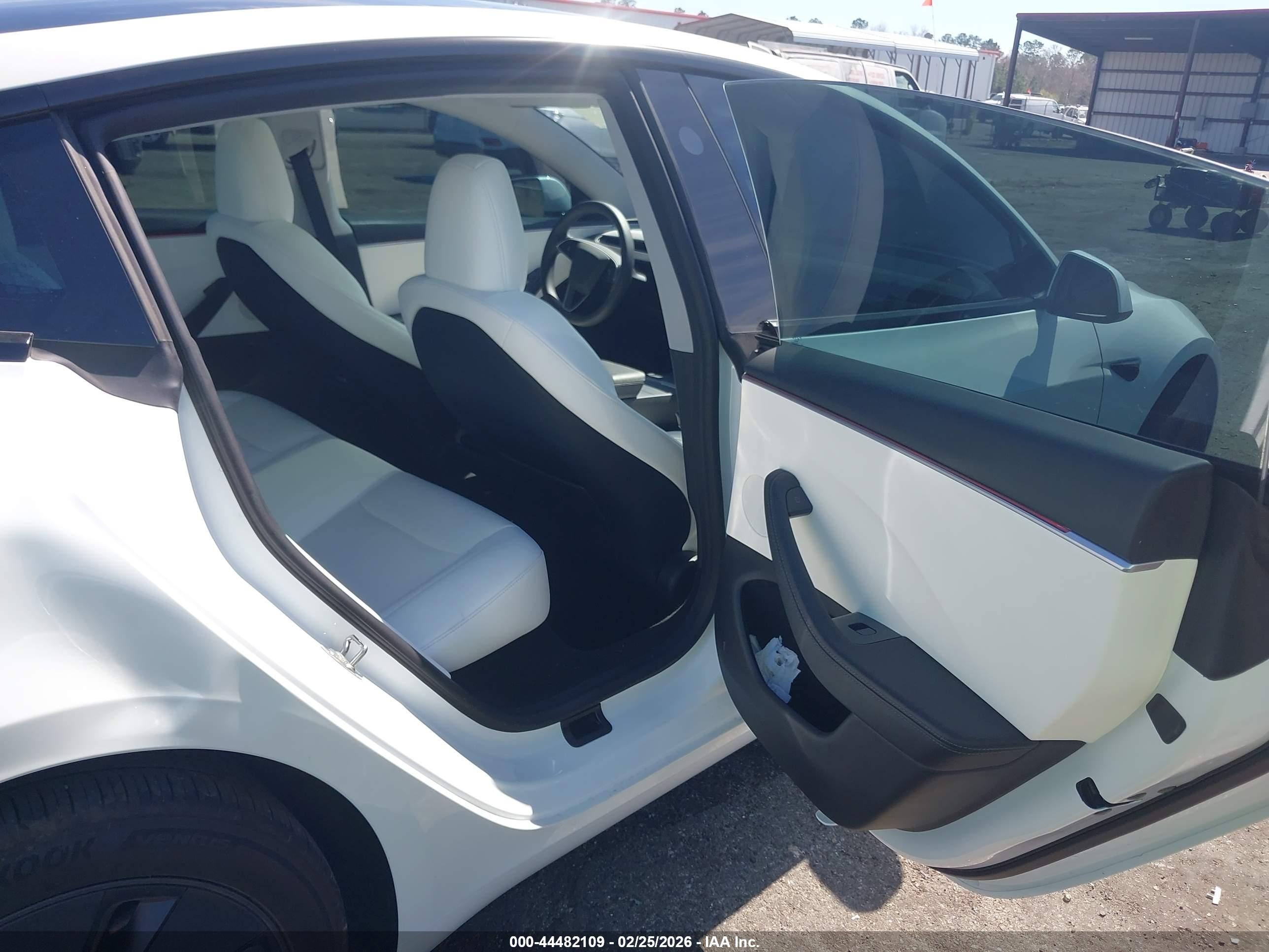 TESLA MODEL image 8