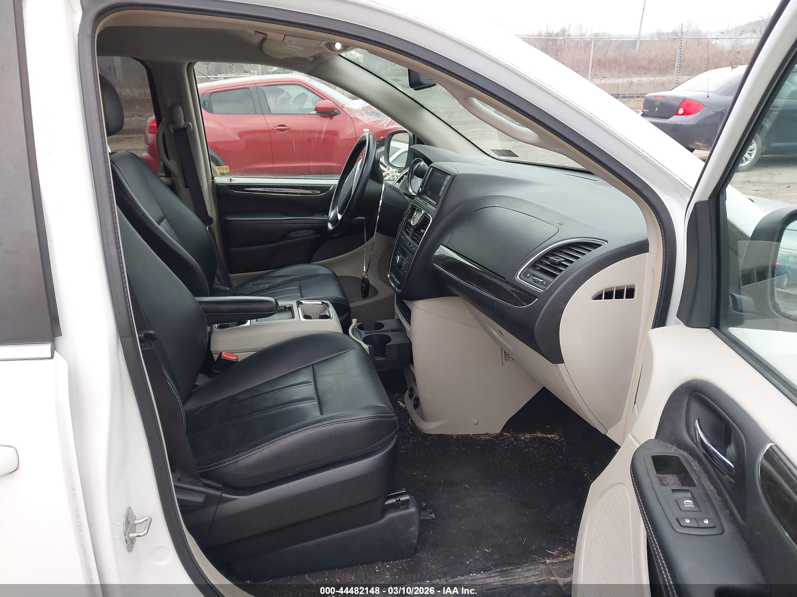 CHRYSLER TOWN image 5