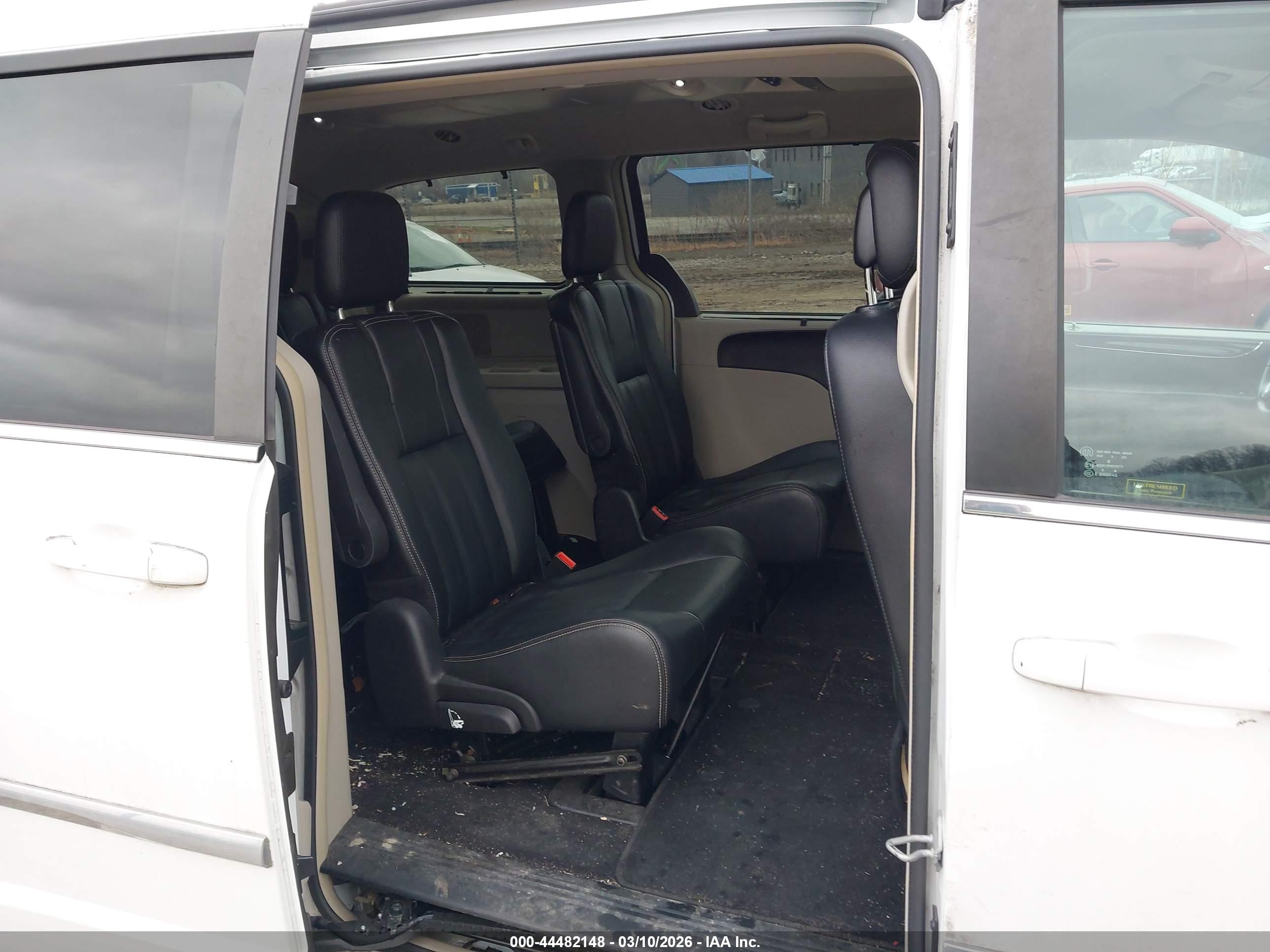 CHRYSLER TOWN image 8