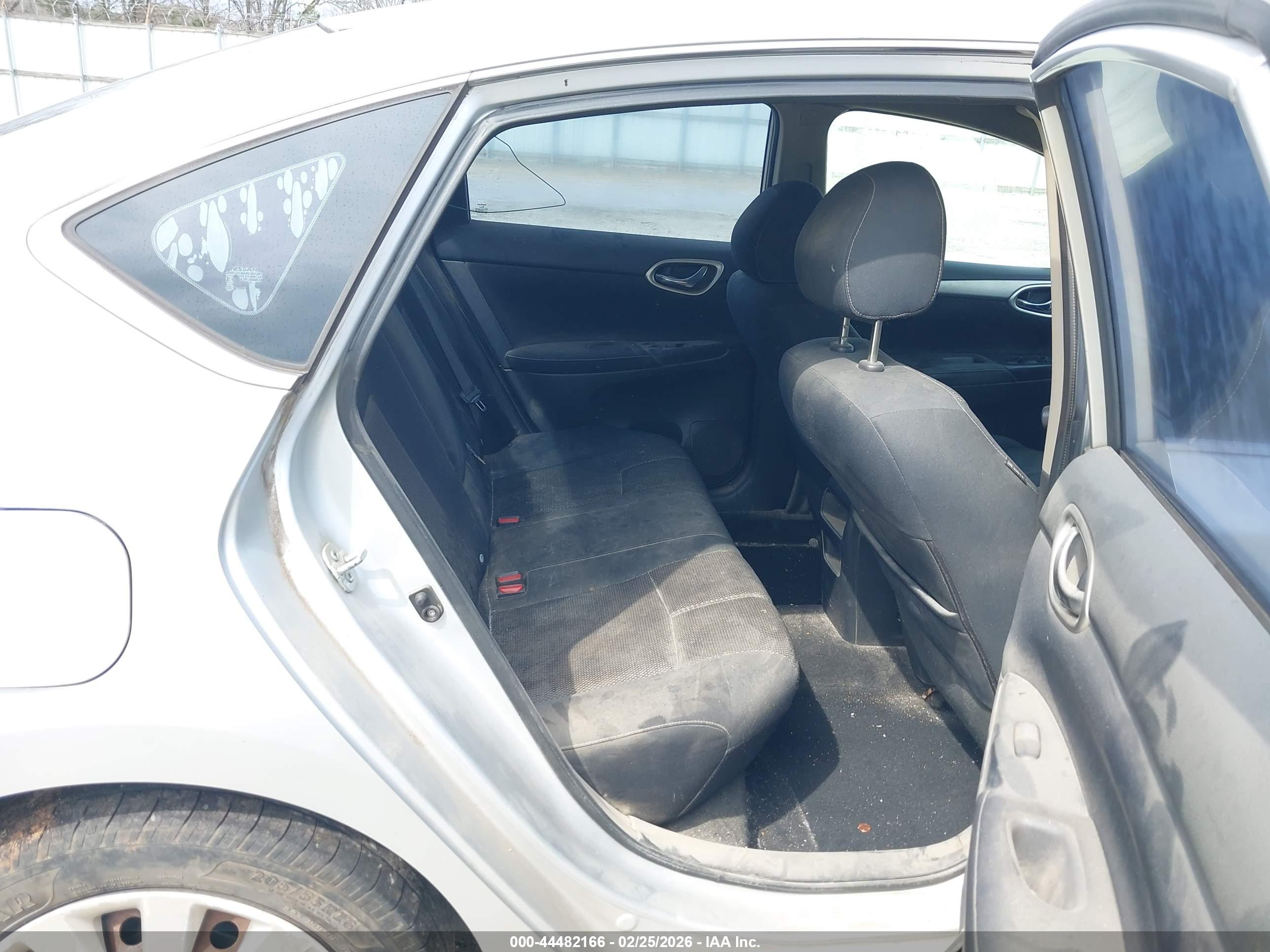 NISSAN SENTRA image 8