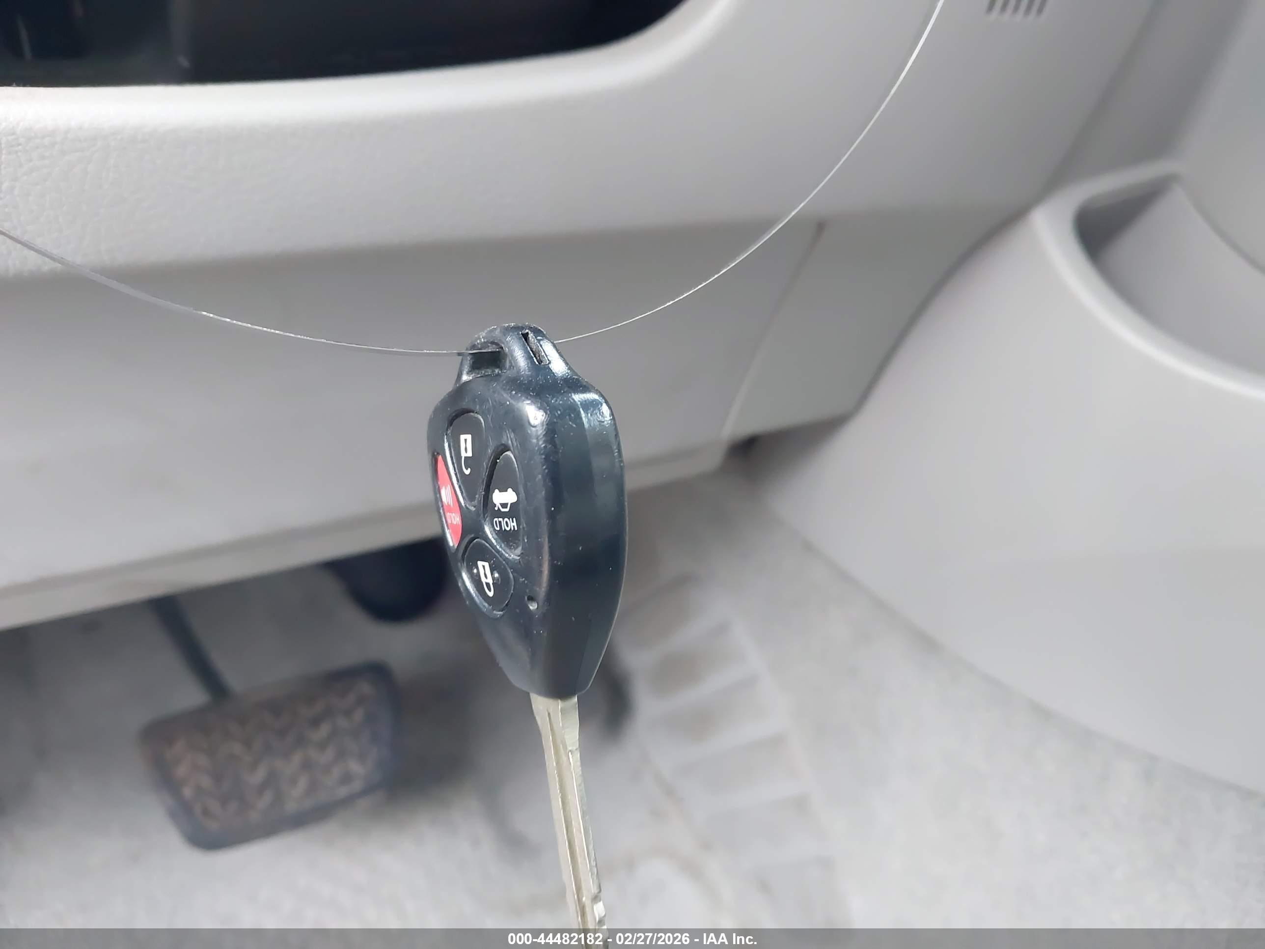 TOYOTA CAMRY image 11