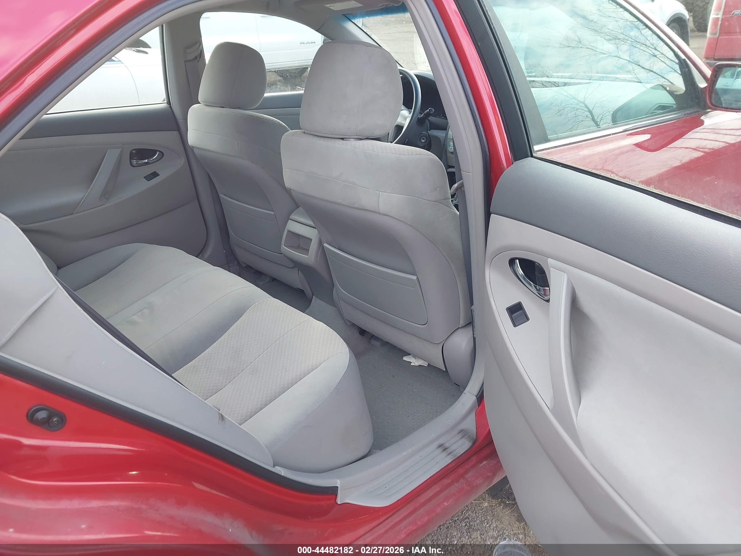 TOYOTA CAMRY image 8
