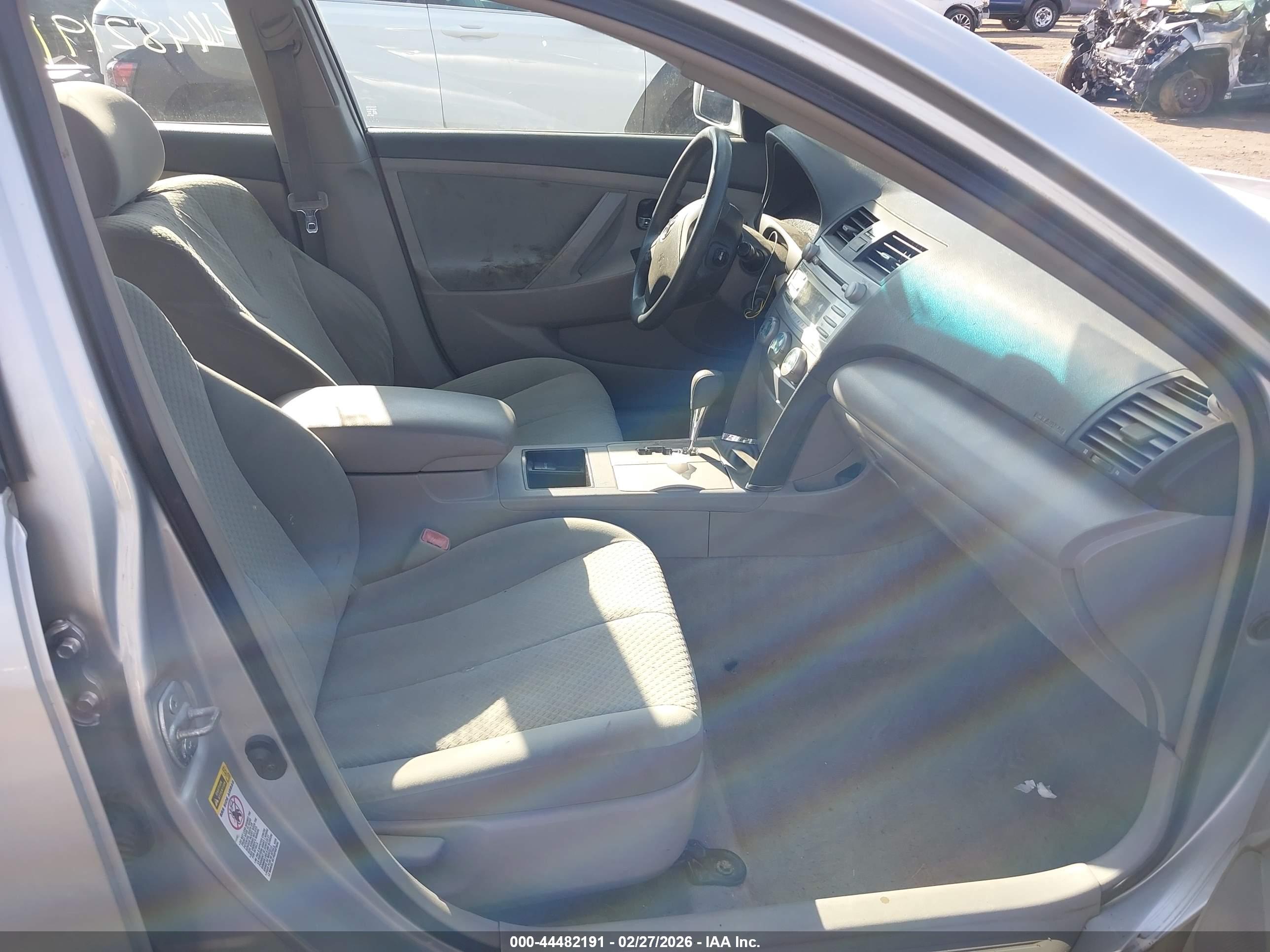 TOYOTA CAMRY image 5