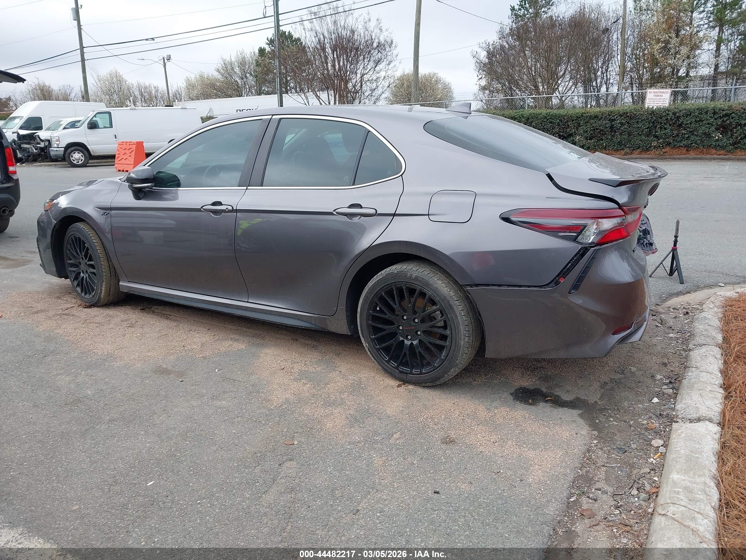 TOYOTA CAMRY image 3