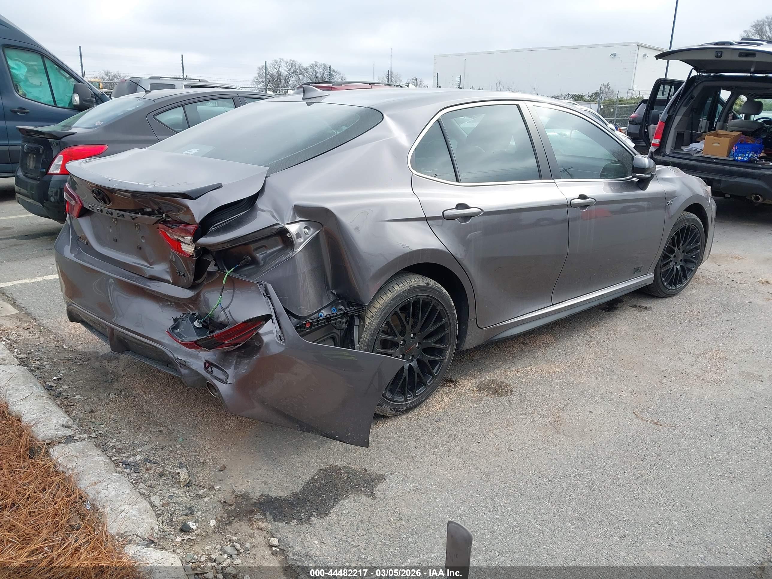 TOYOTA CAMRY image 4