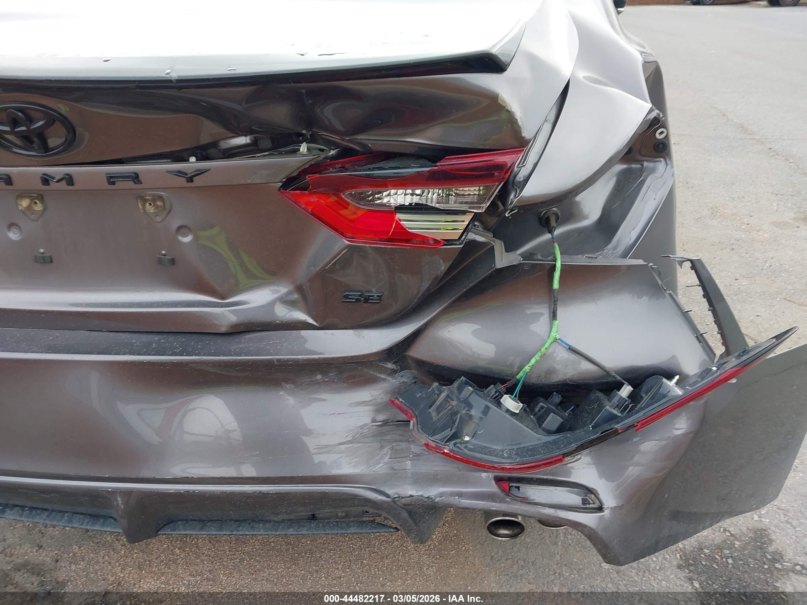TOYOTA CAMRY image 6