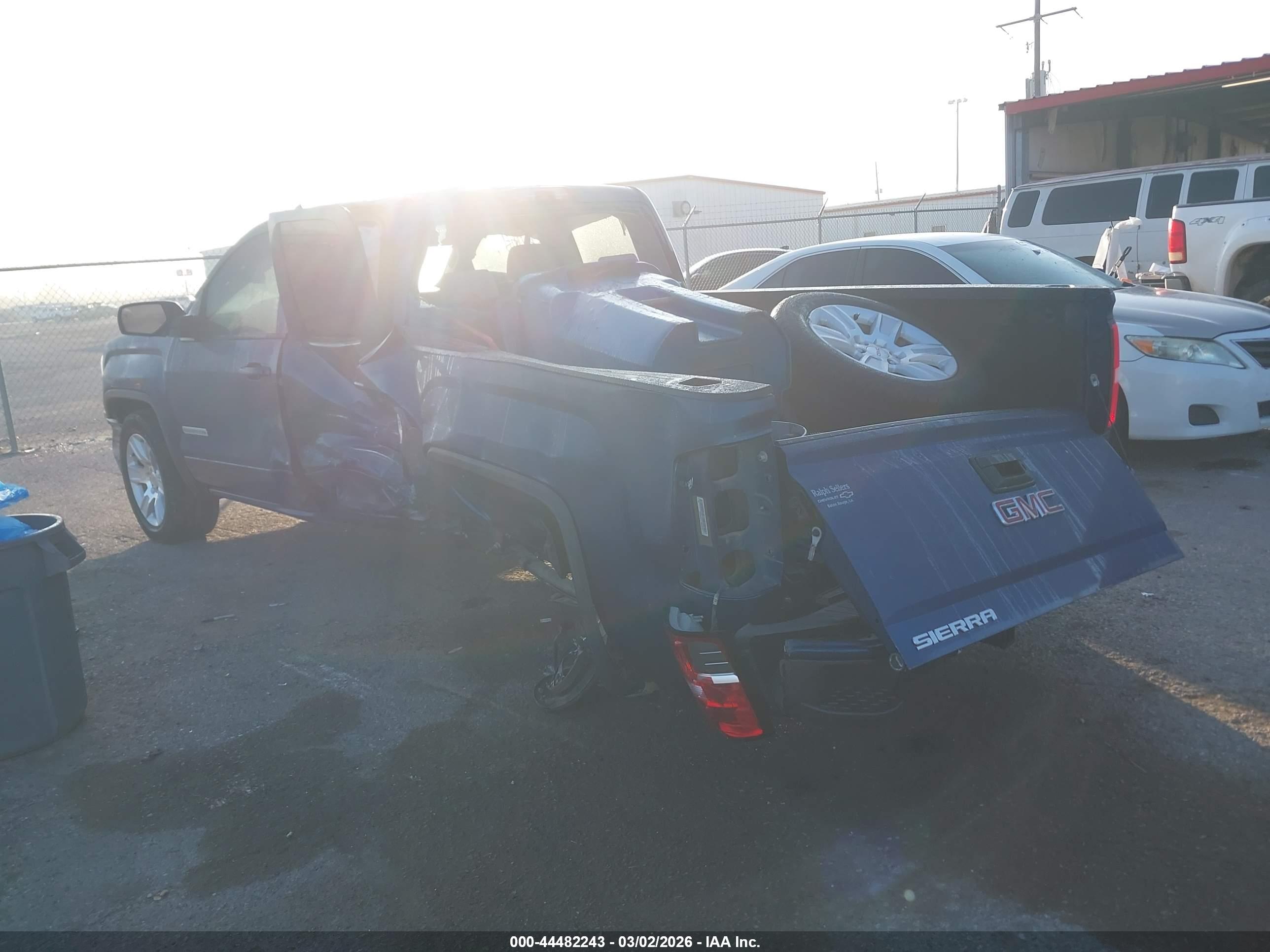 GMC SIERRA image 3