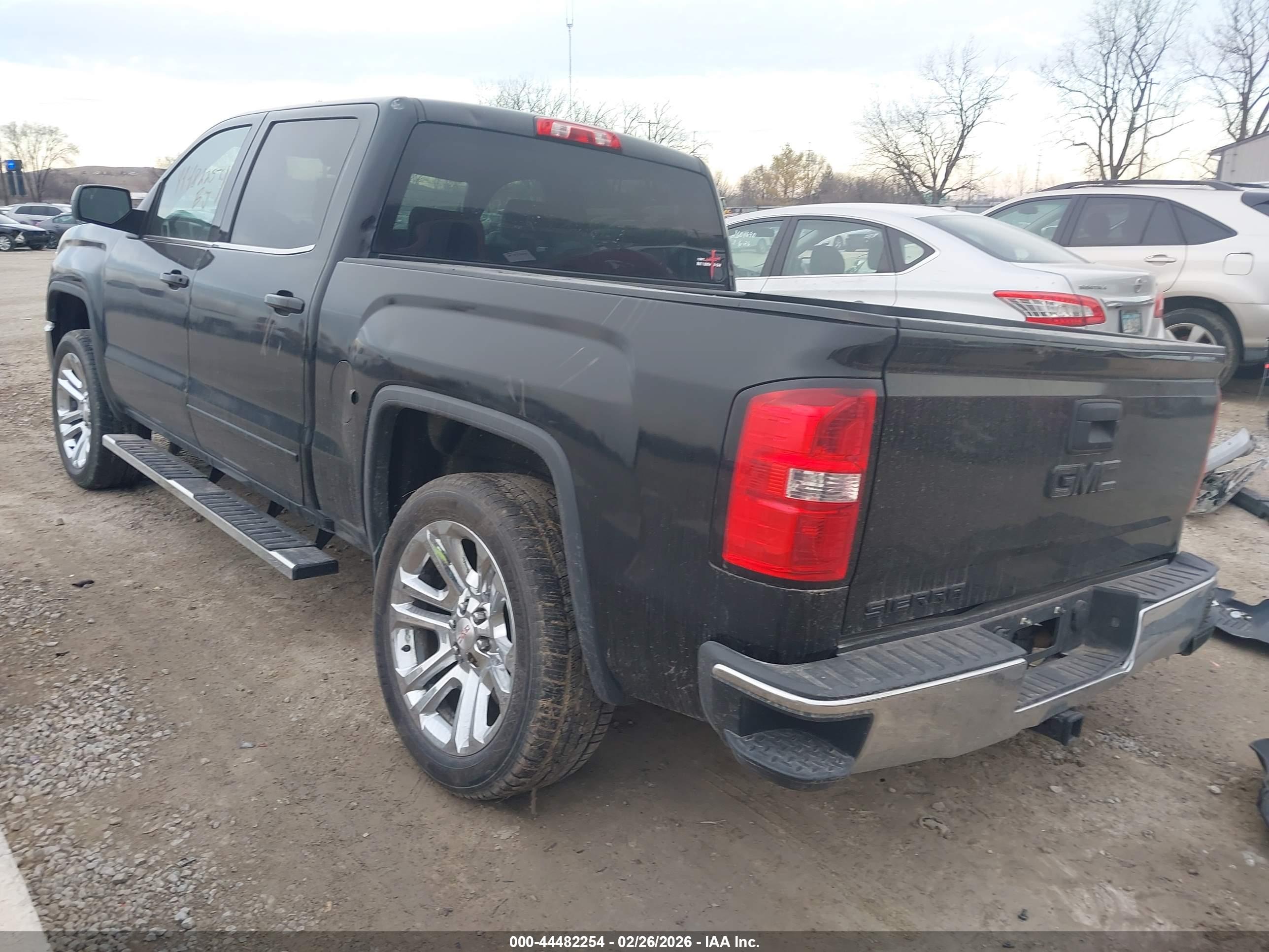 GMC SIERRA image 3