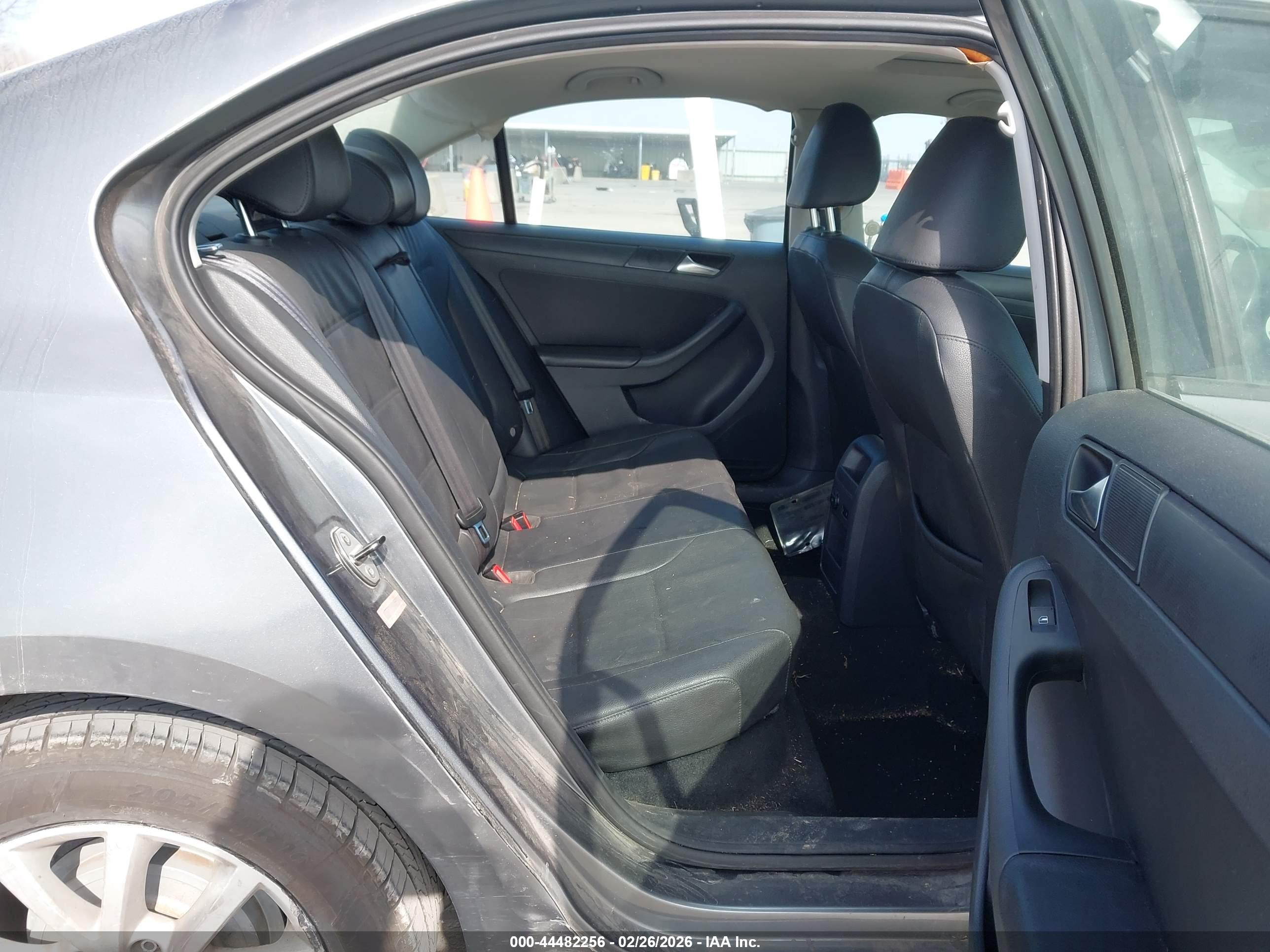 VOLKSWAGEN JETTA image 8