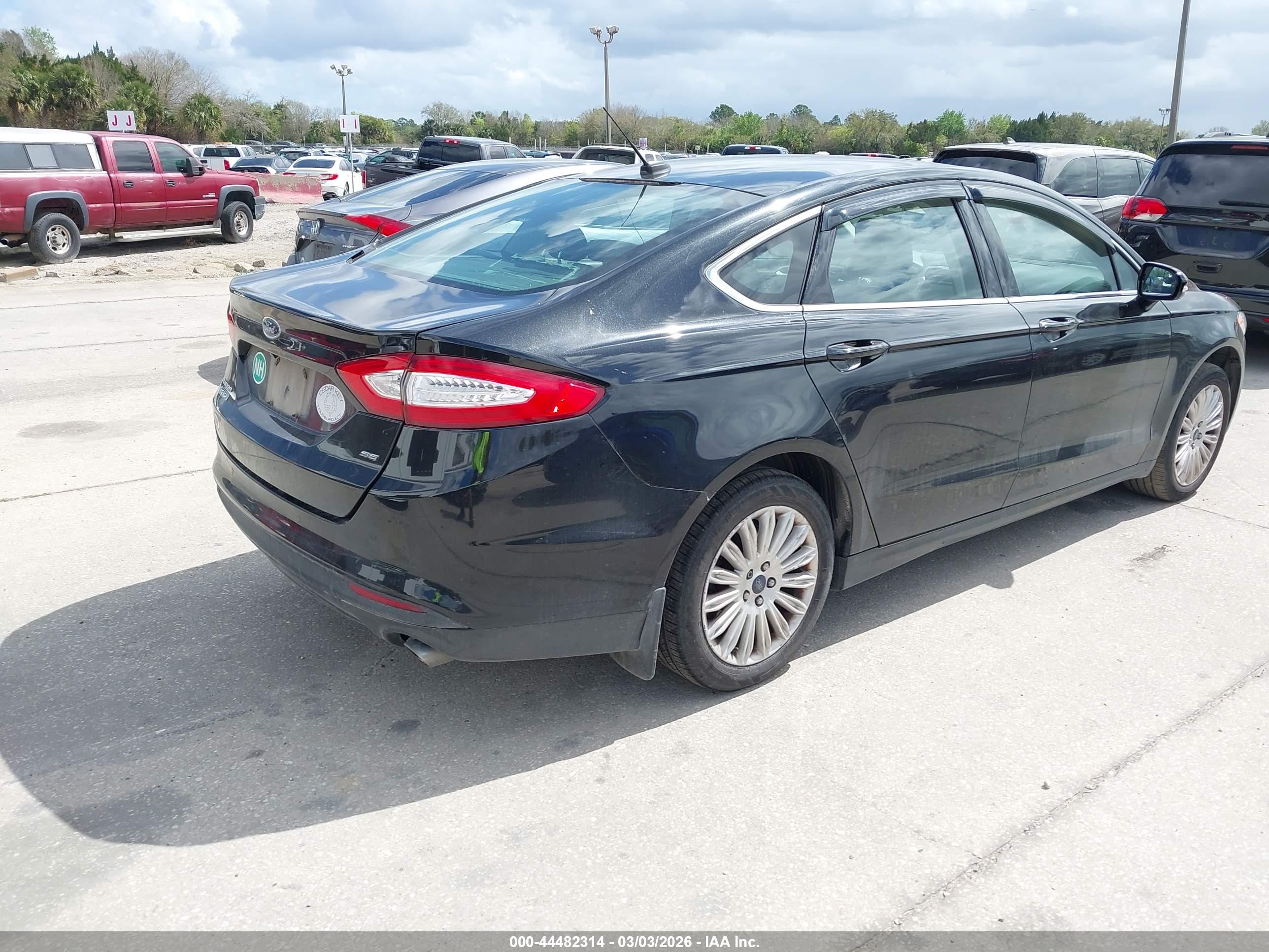 FORD FUSION image 4