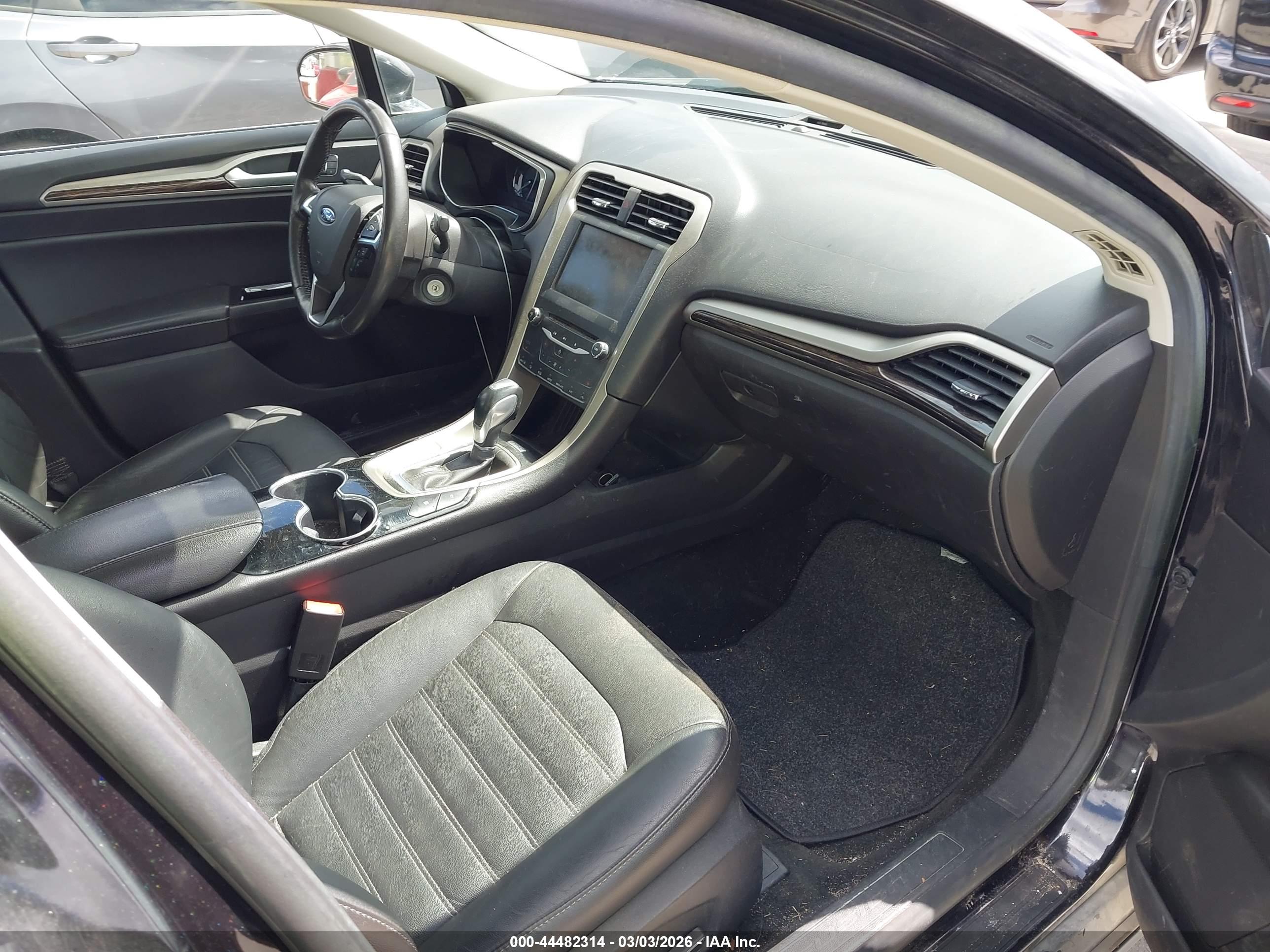 FORD FUSION image 5