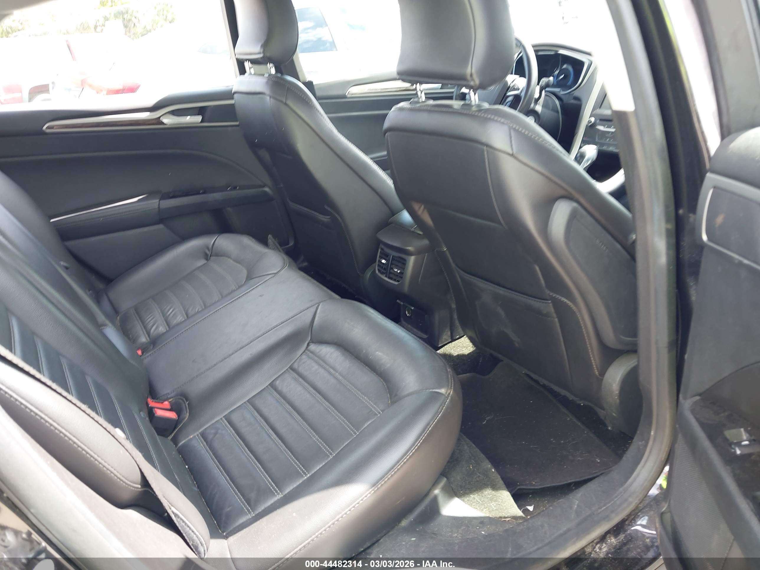 FORD FUSION image 8