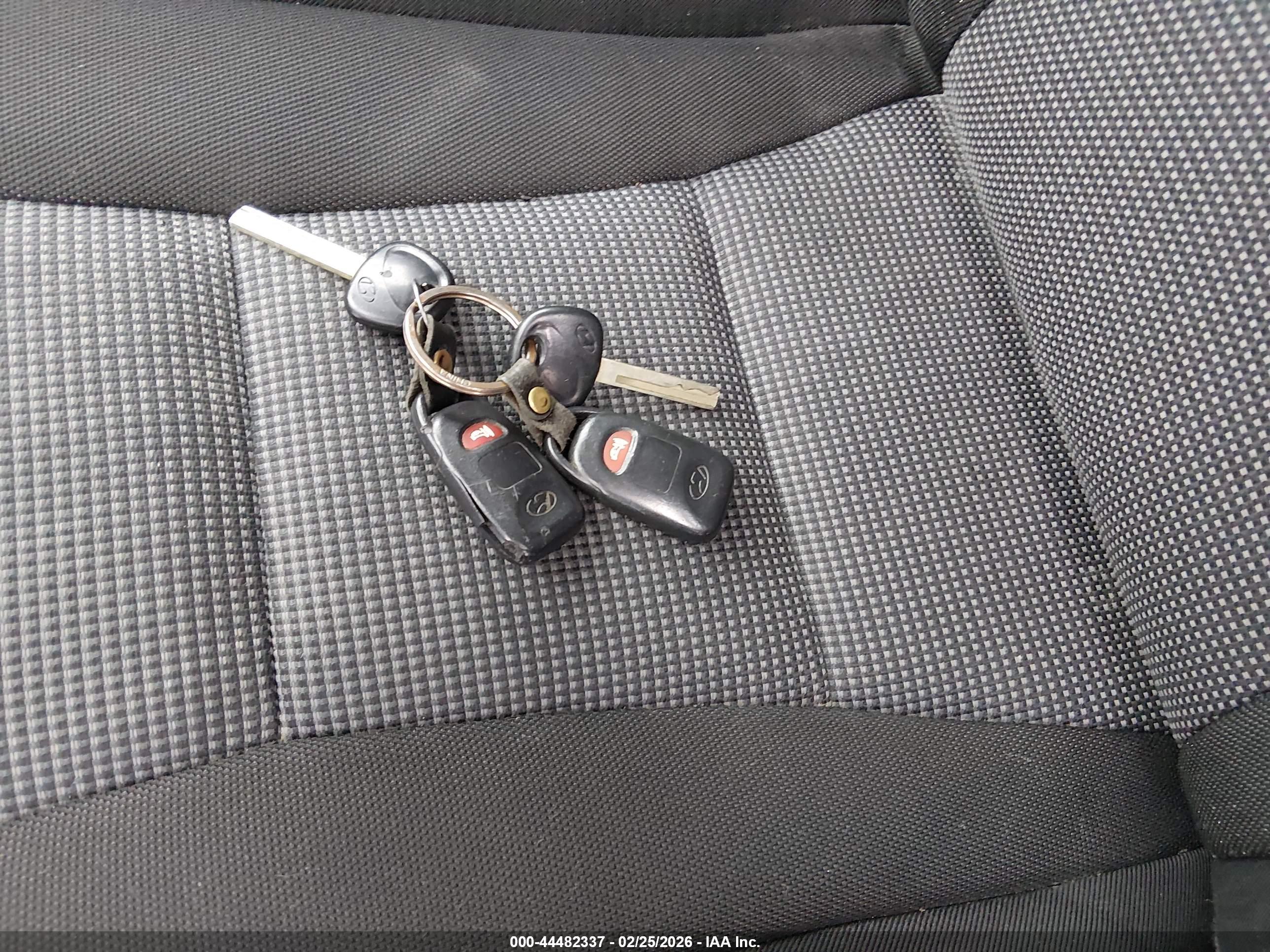 HYUNDAI ELANTRA image 11