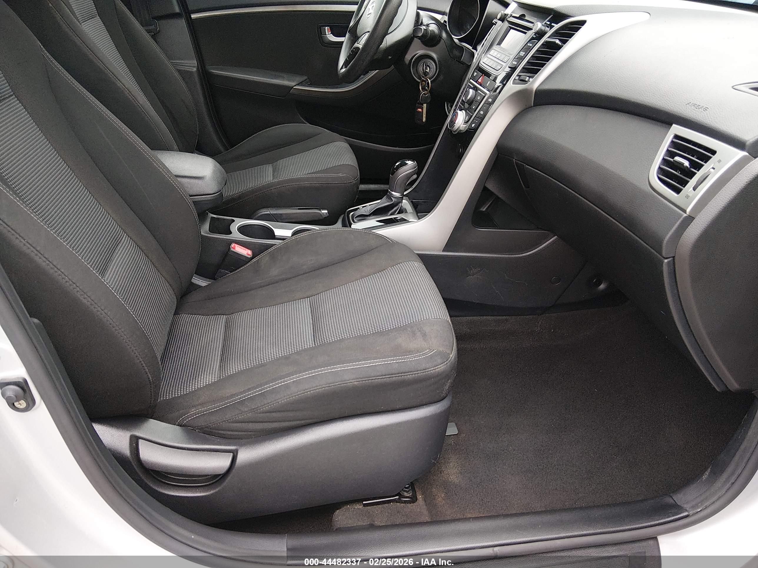 HYUNDAI ELANTRA image 5