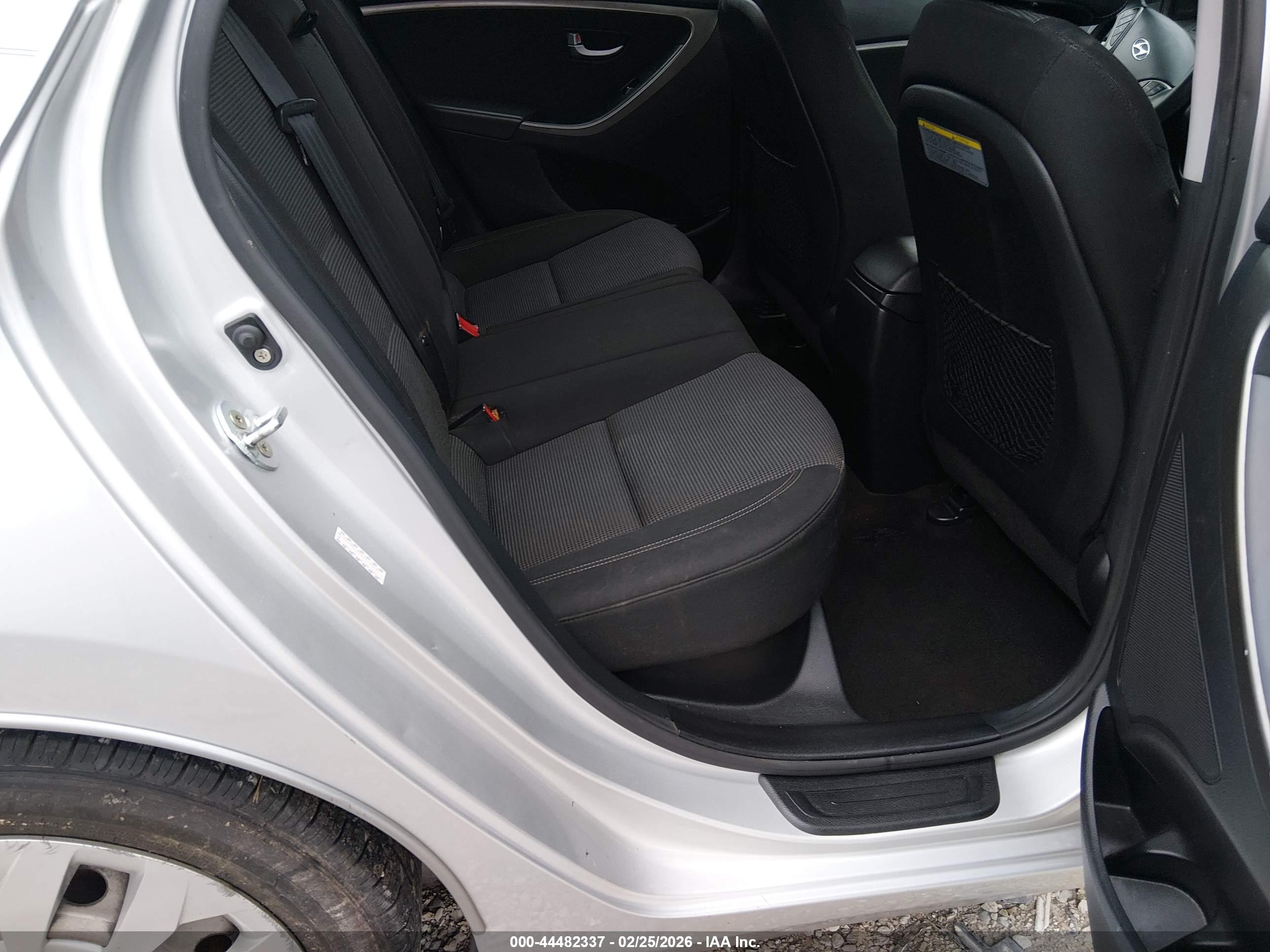 HYUNDAI ELANTRA image 8