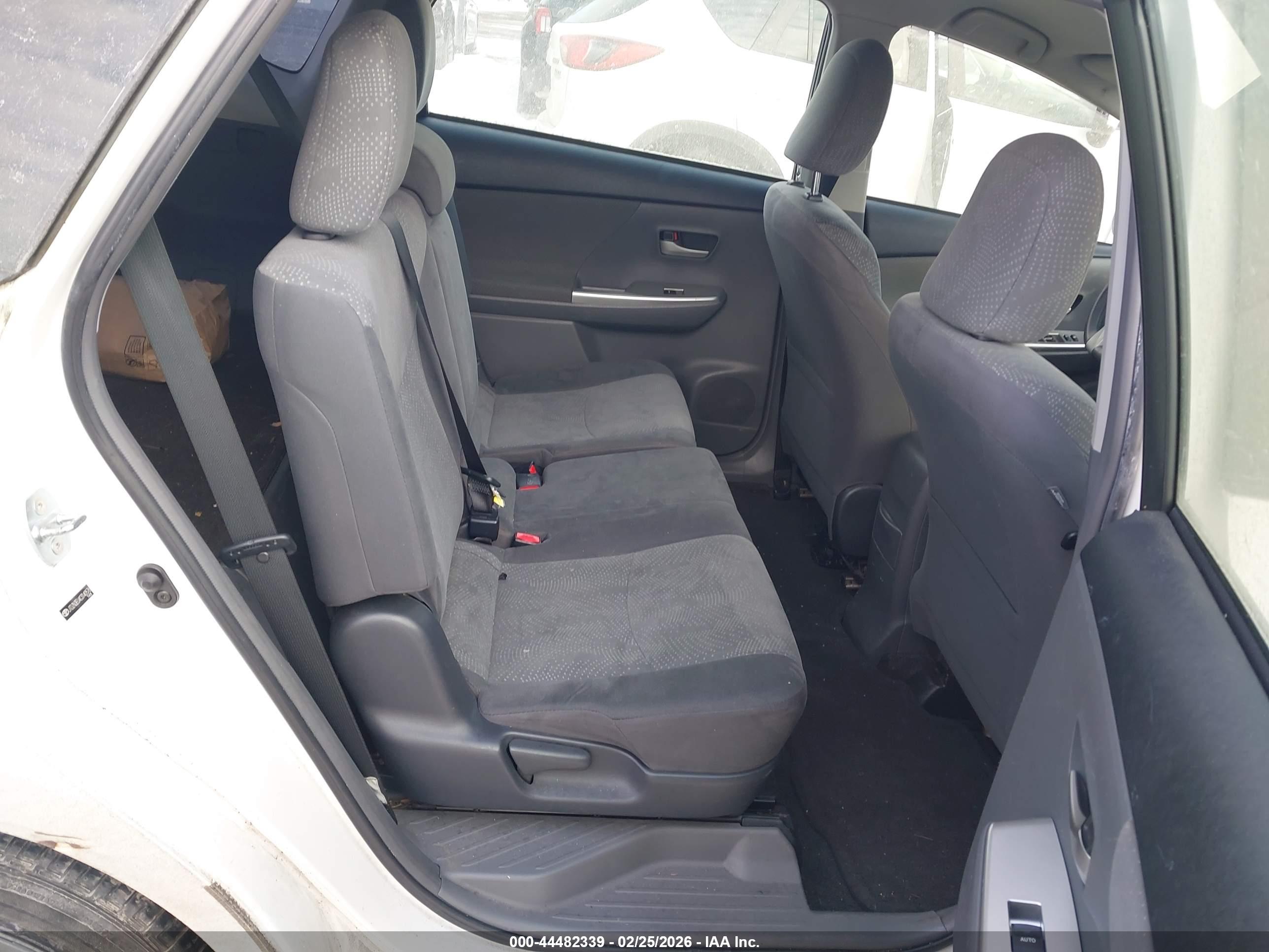 TOYOTA PRIUS image 8