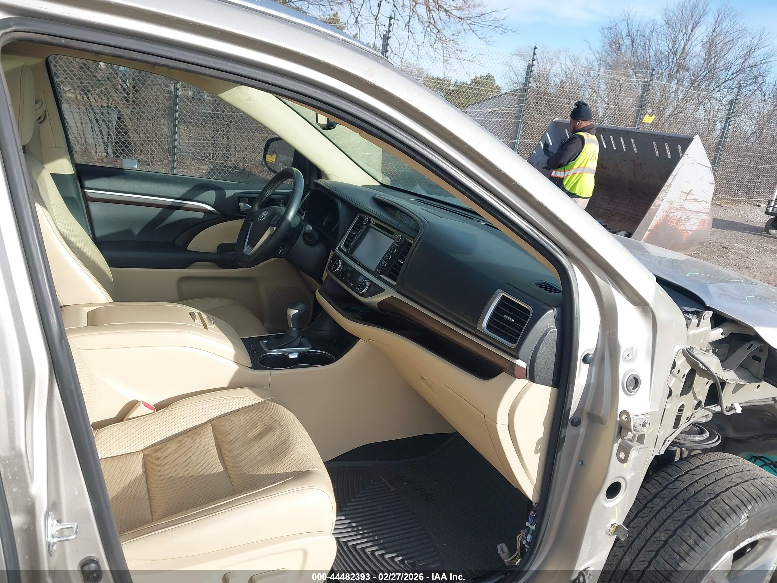 TOYOTA HIGHLANDER image 5