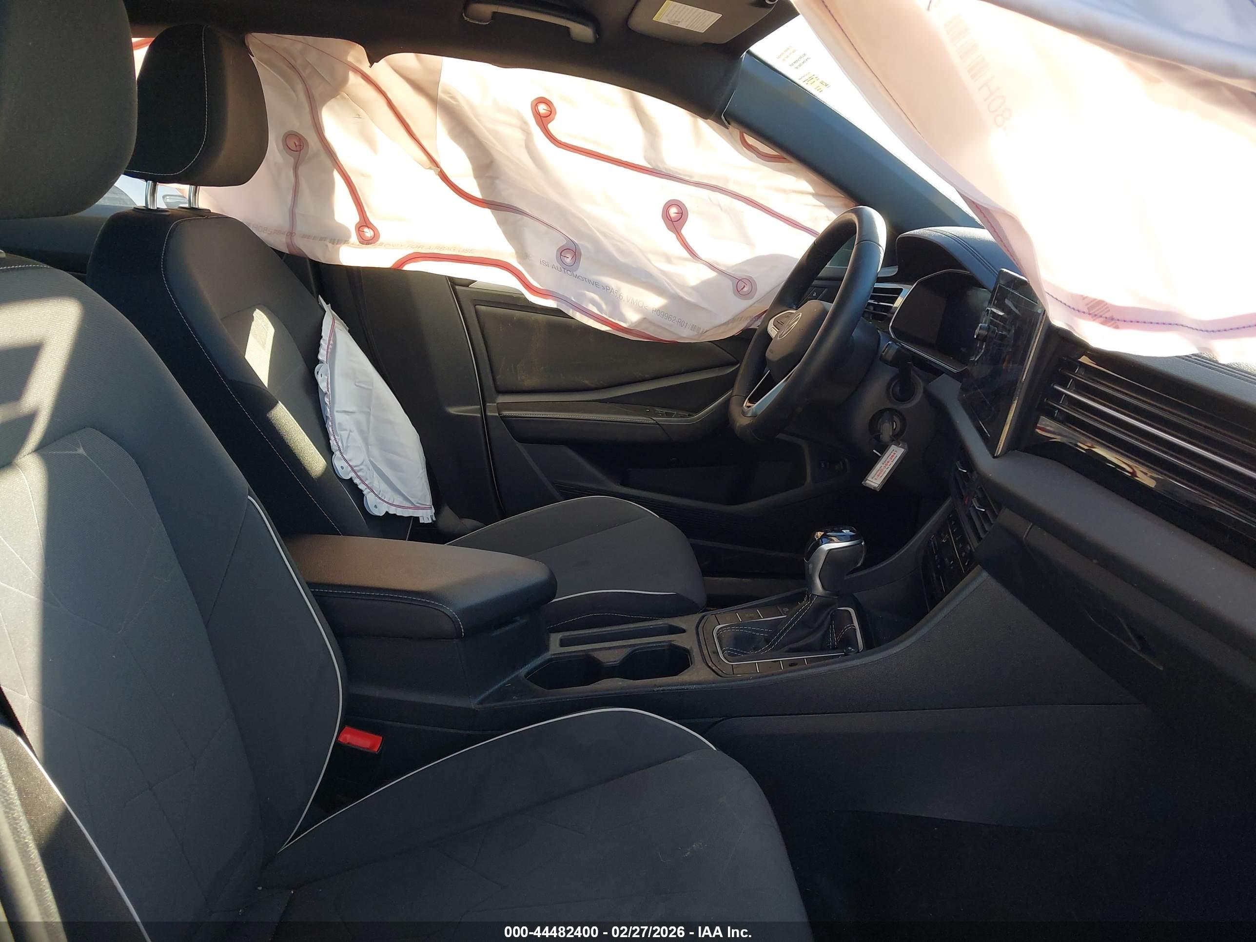VOLKSWAGEN JETTA image 5