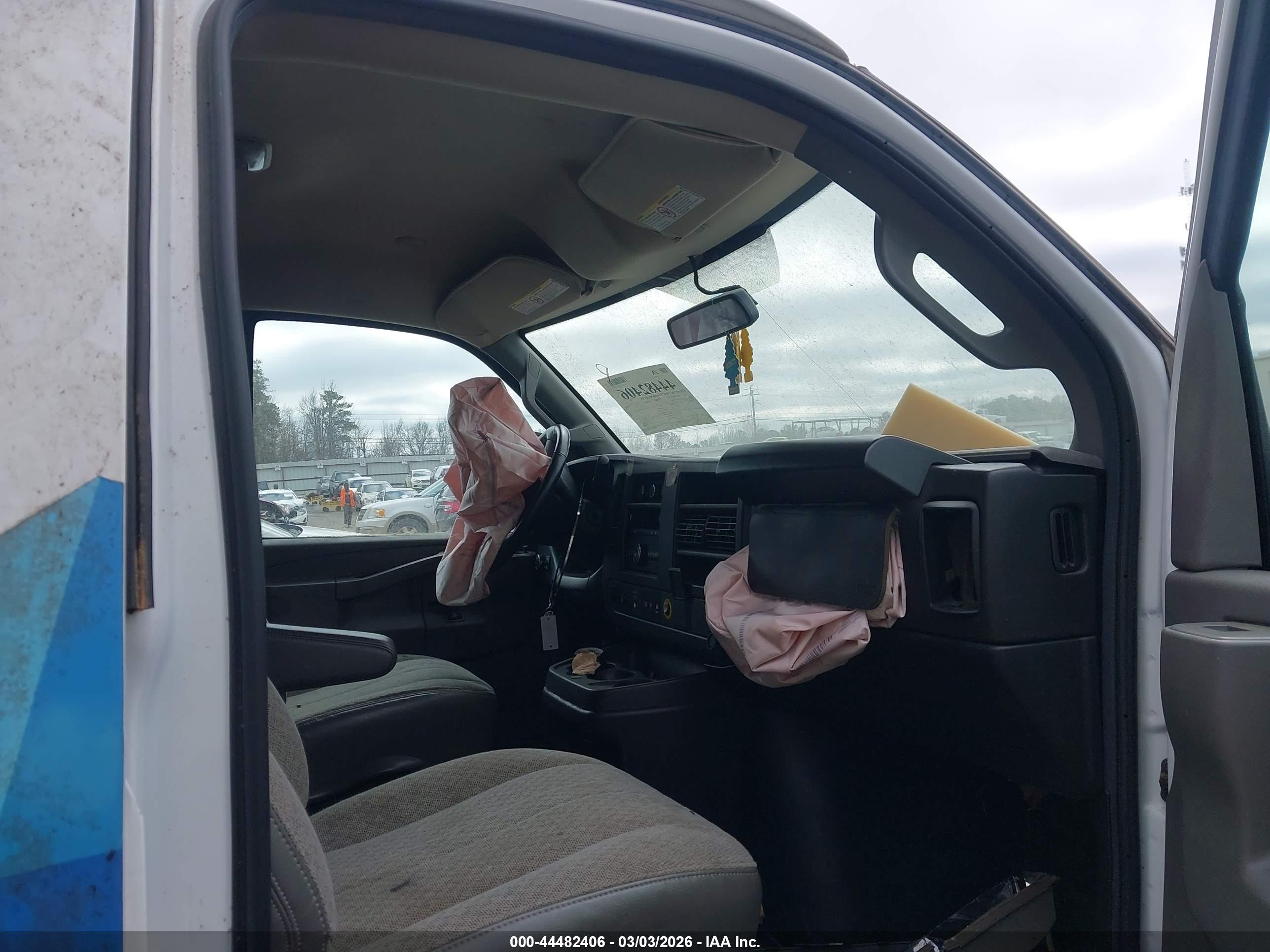 CHEVROLET EXPRESS image 5