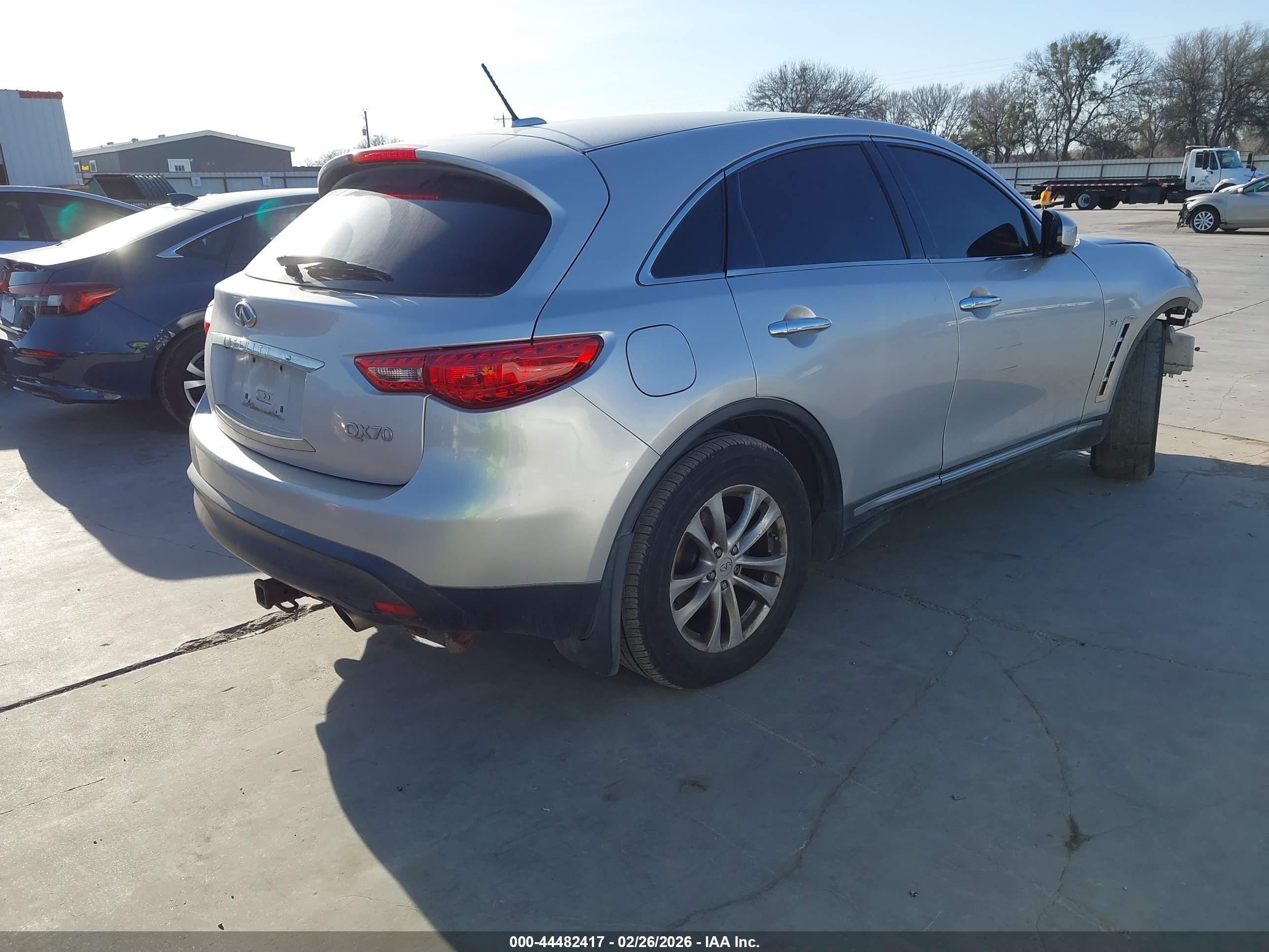 INFINITI QX70 image 4