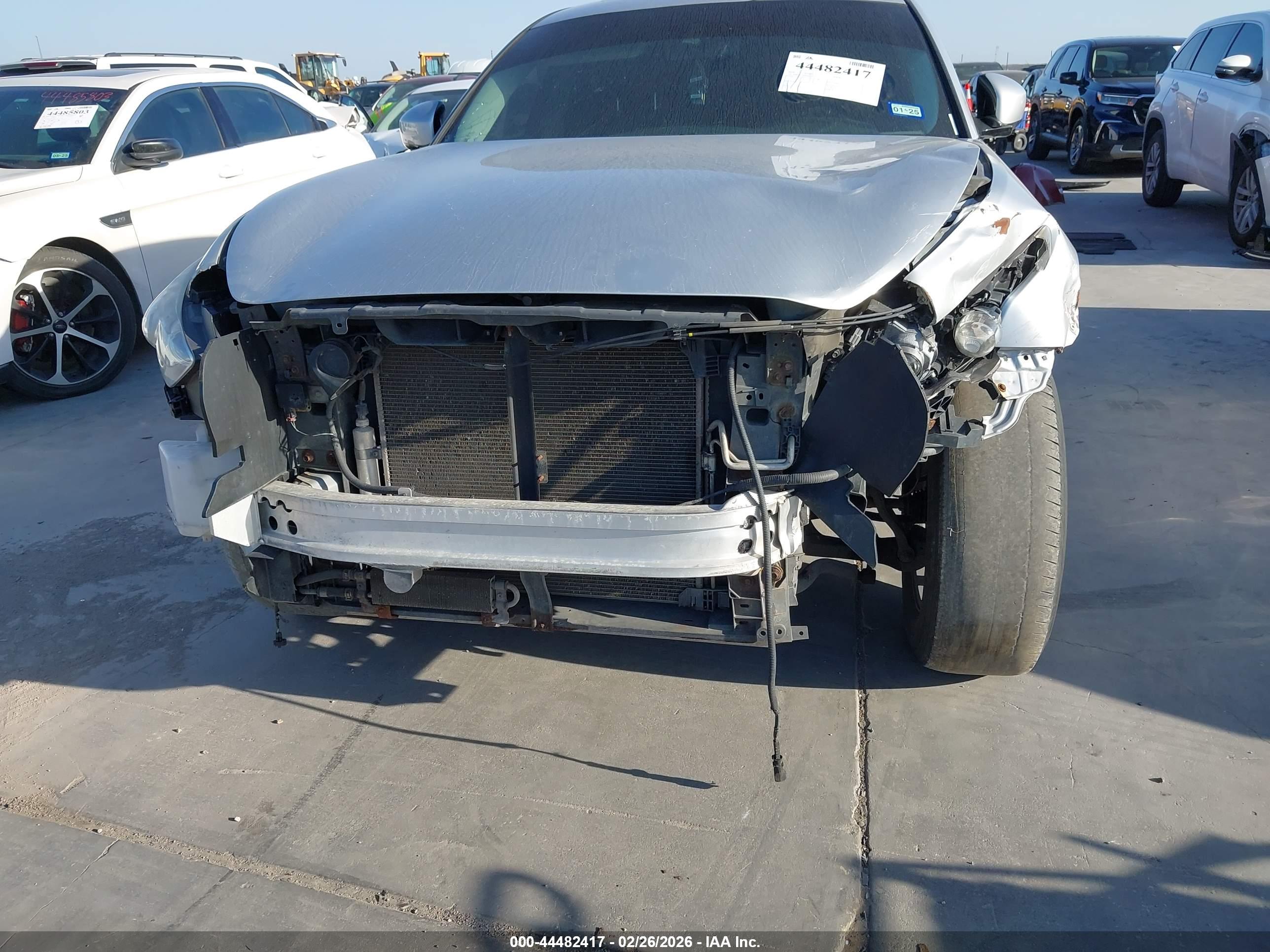 INFINITI QX70 image 6