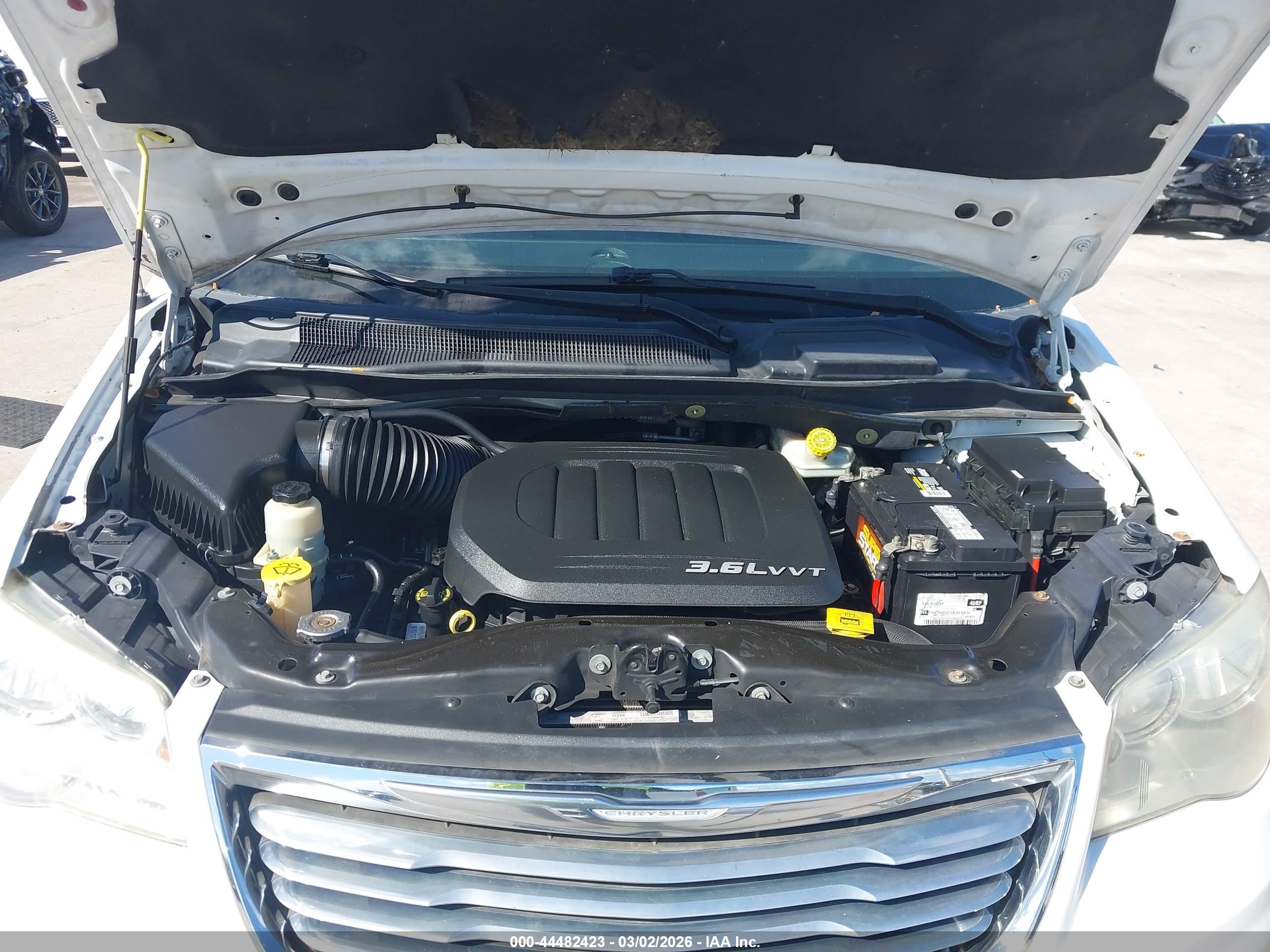 CHRYSLER TOWN image 10