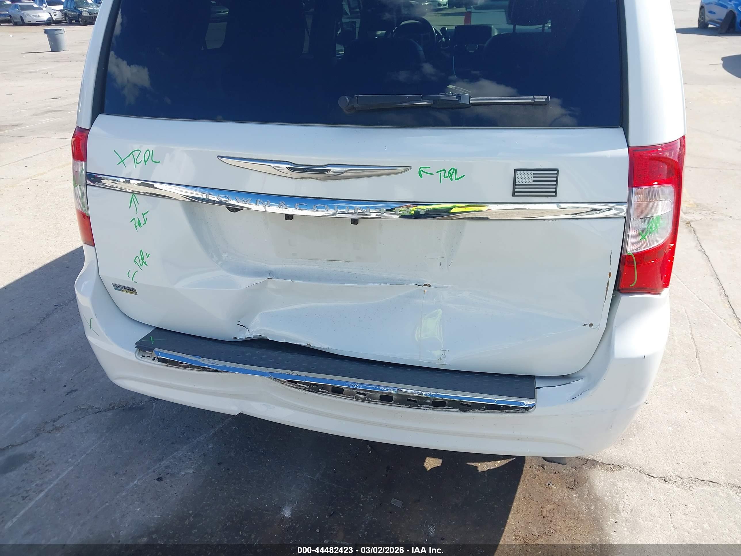 CHRYSLER TOWN image 6