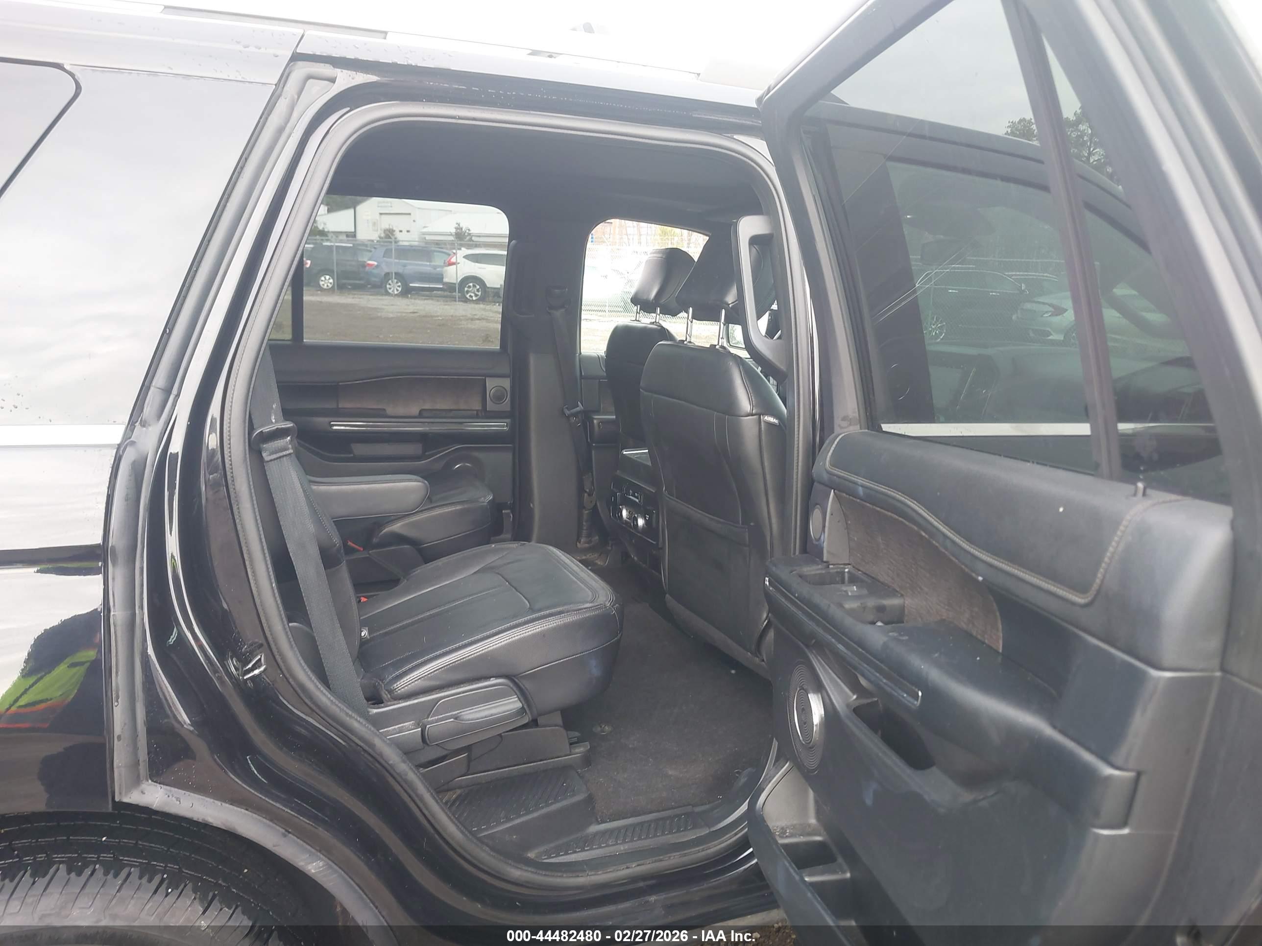 FORD EXPEDITION image 8