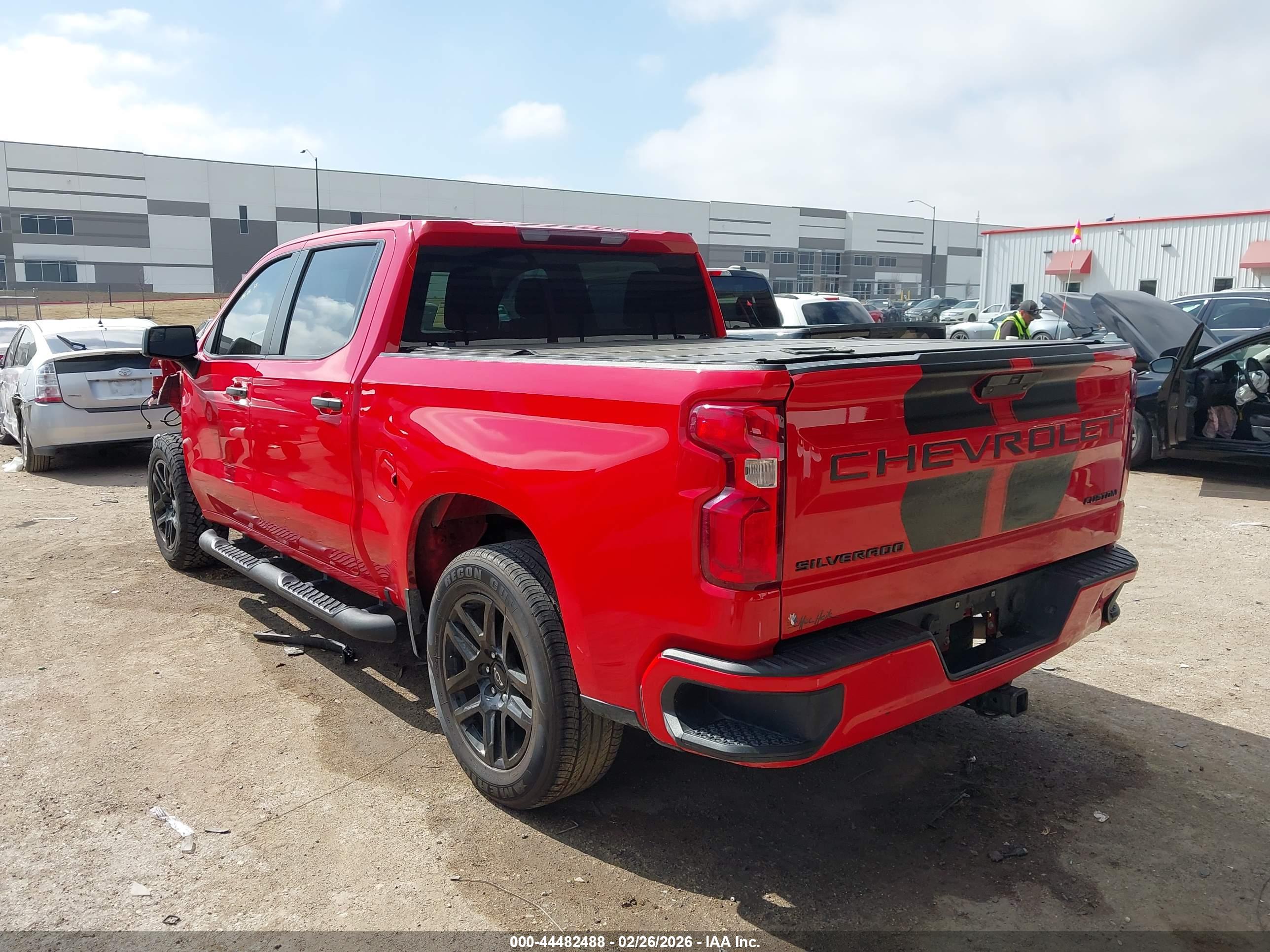 CHEVROLET SILVERADO image 3