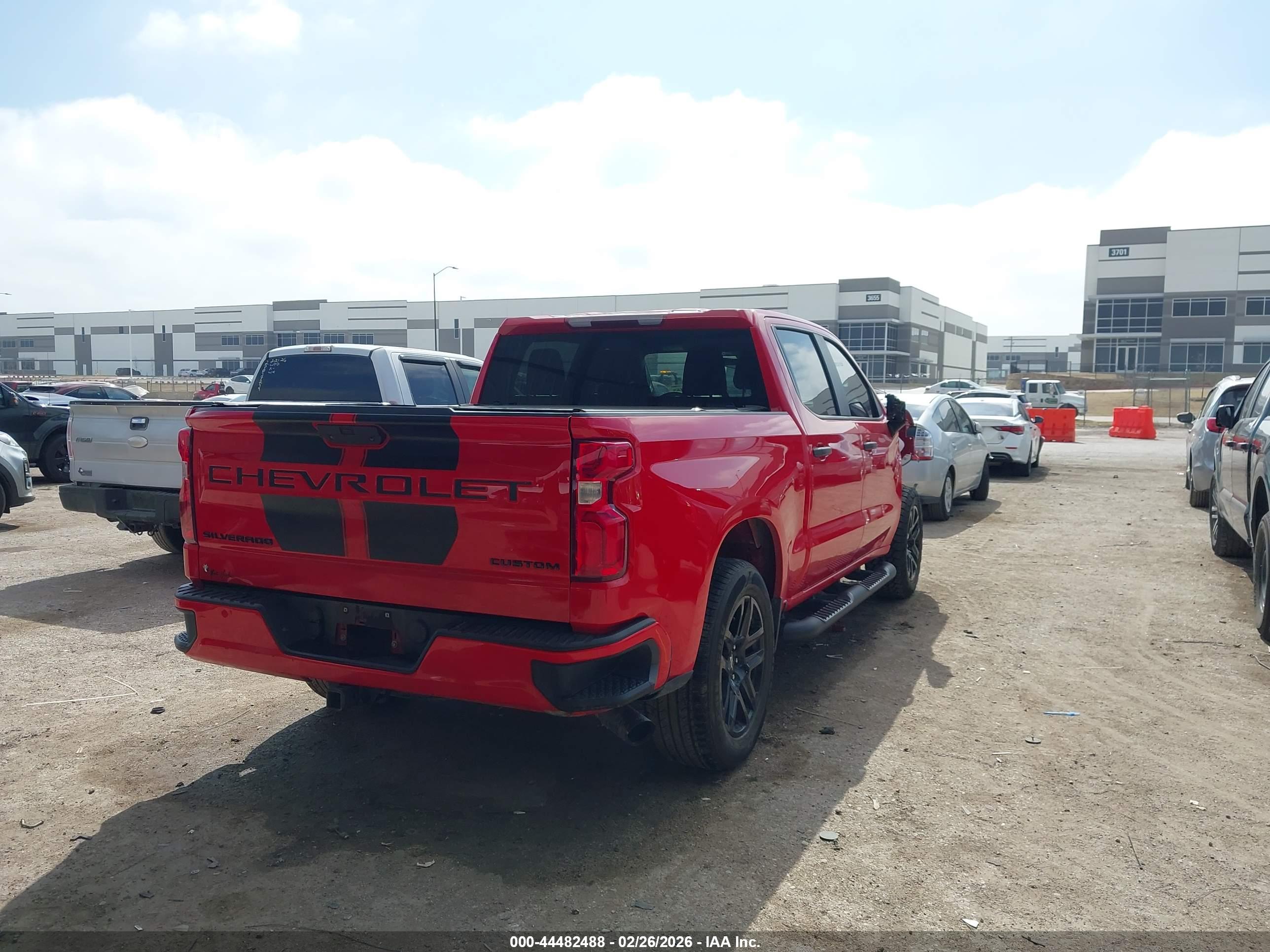 CHEVROLET SILVERADO image 4