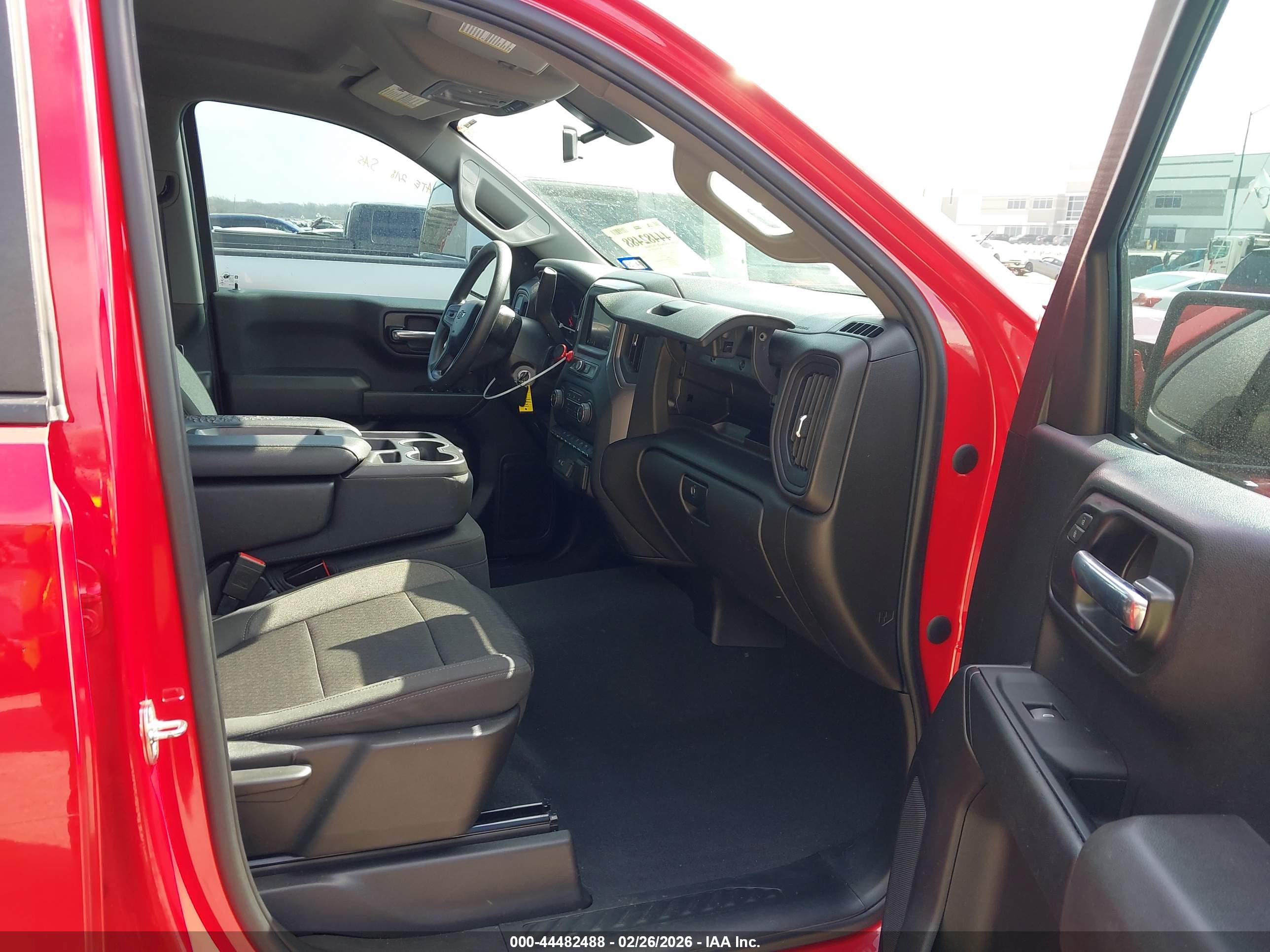 CHEVROLET SILVERADO image 5