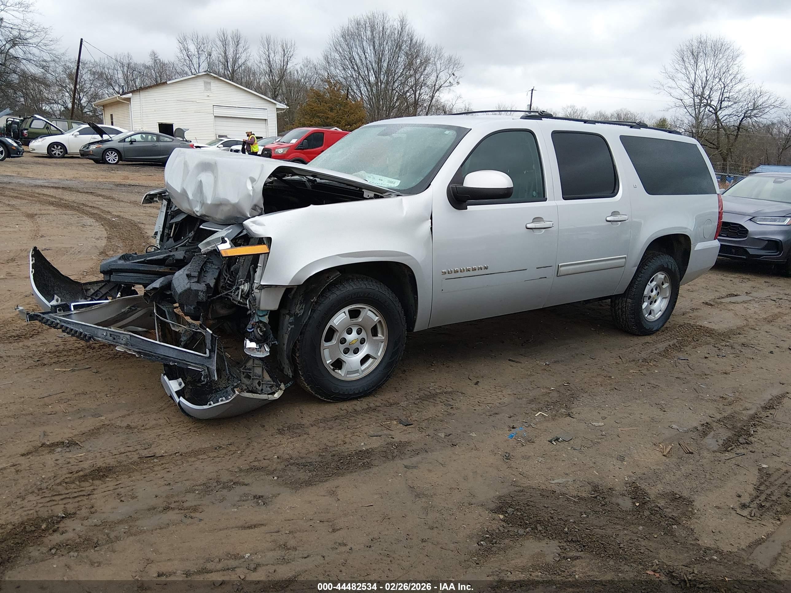 CHEVROLET SUBURBAN image 2