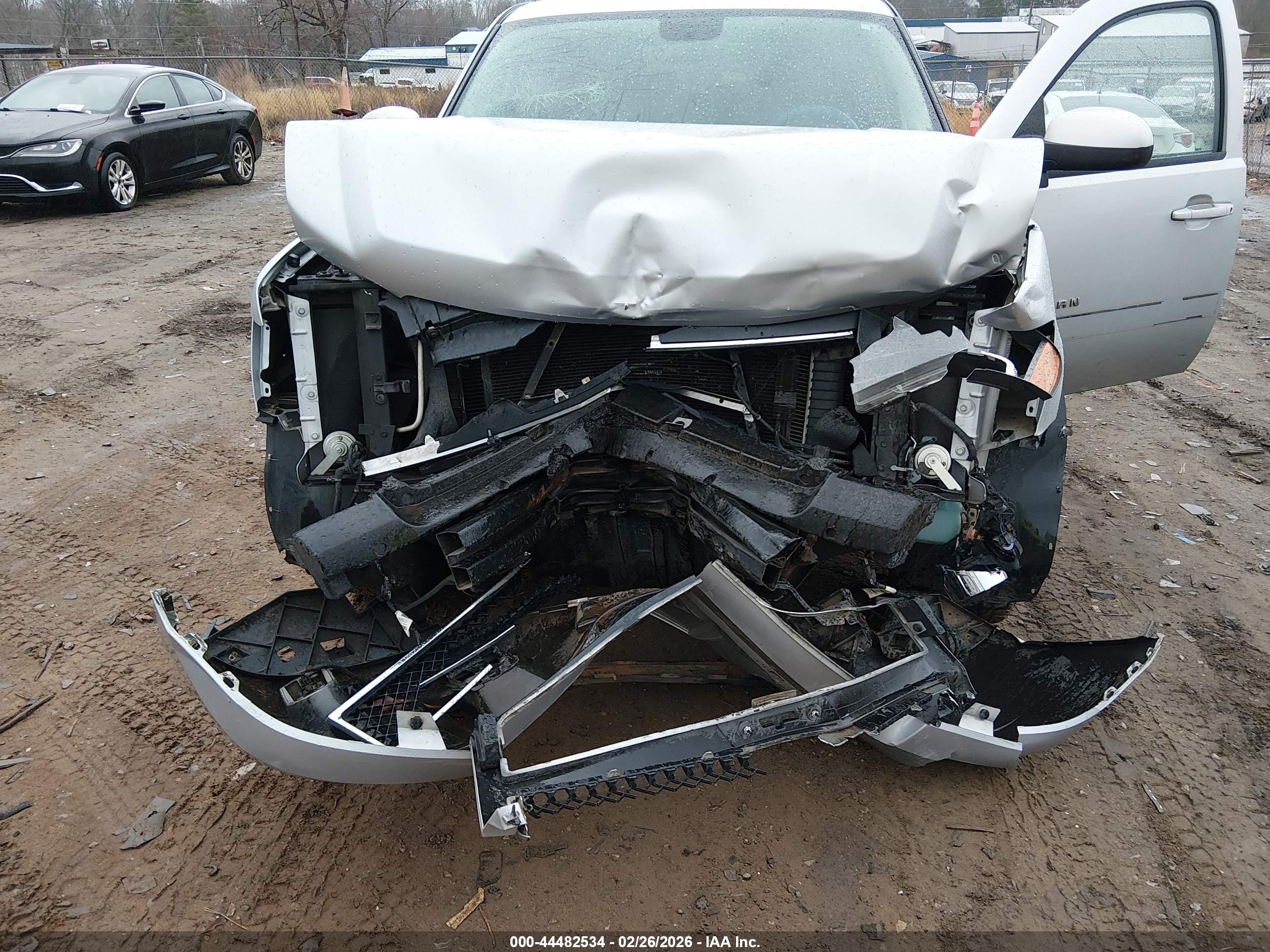 CHEVROLET SUBURBAN image 6