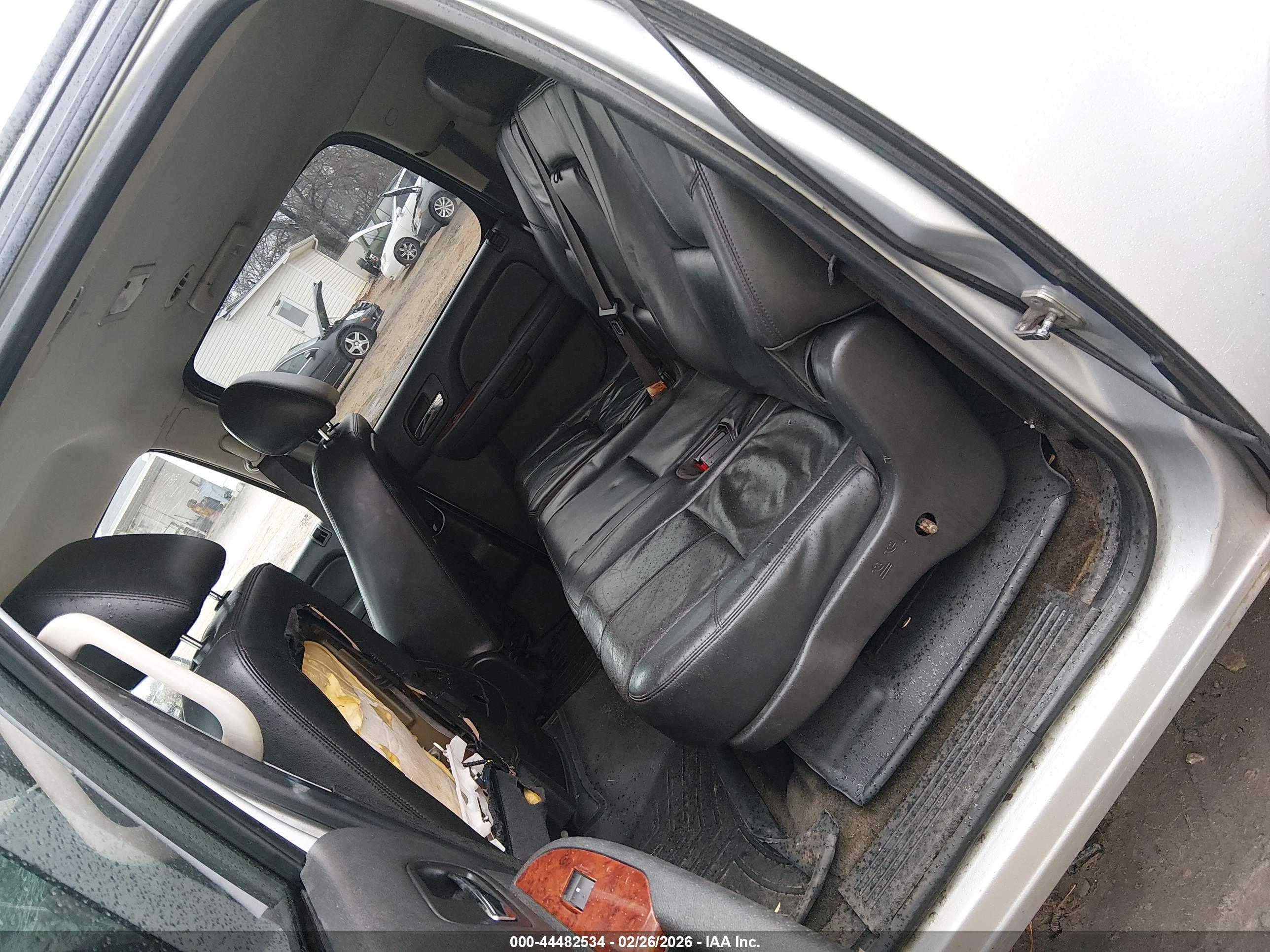 CHEVROLET SUBURBAN image 8