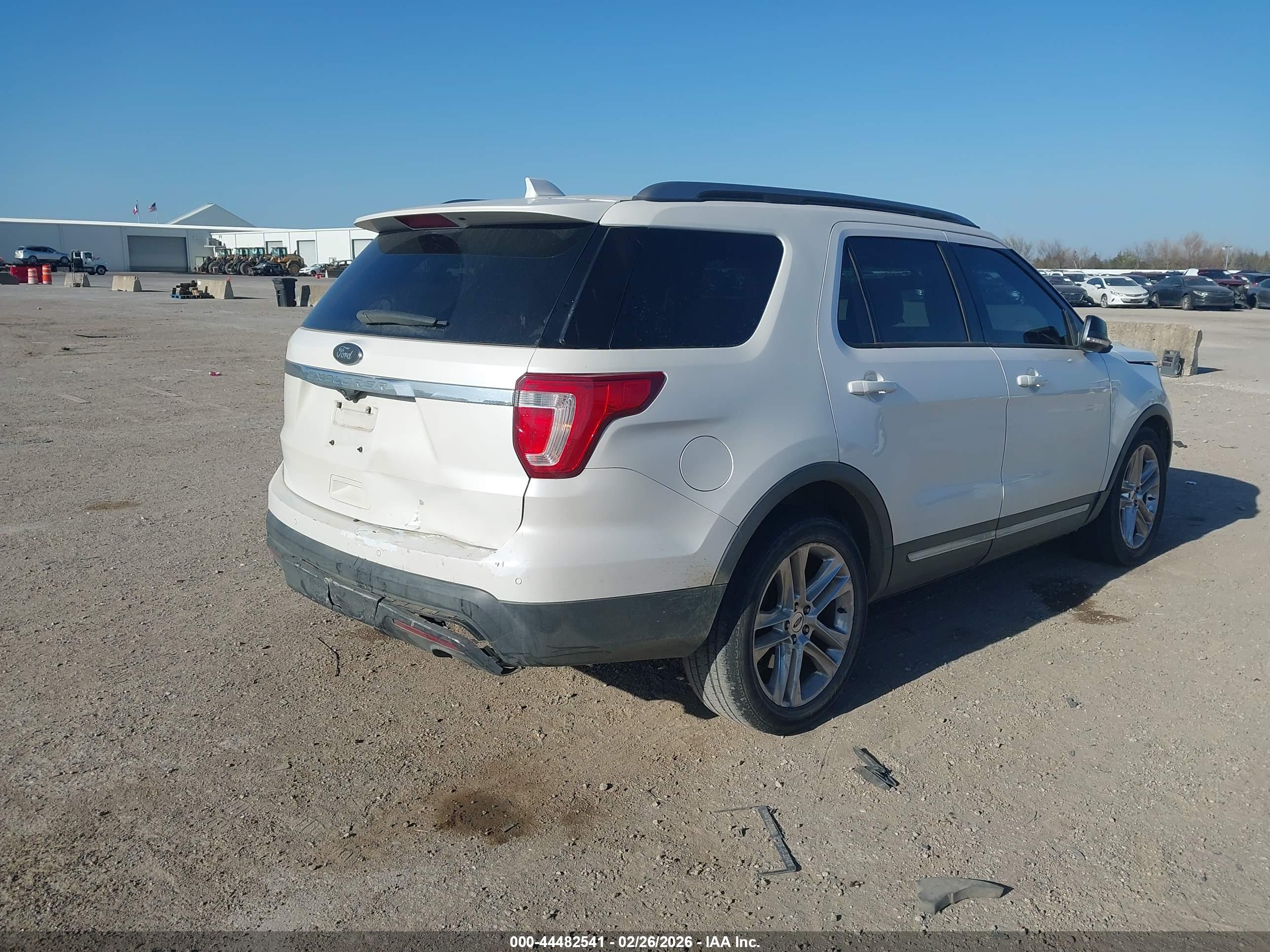 FORD EXPLORER image 4