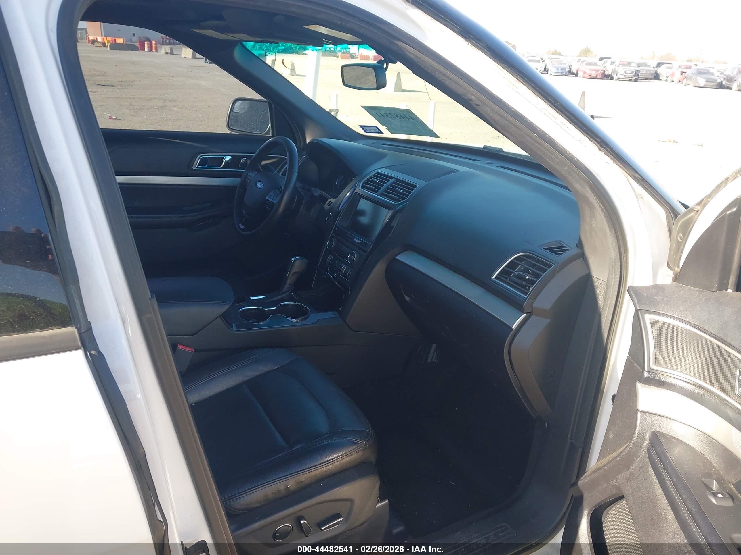 FORD EXPLORER image 5