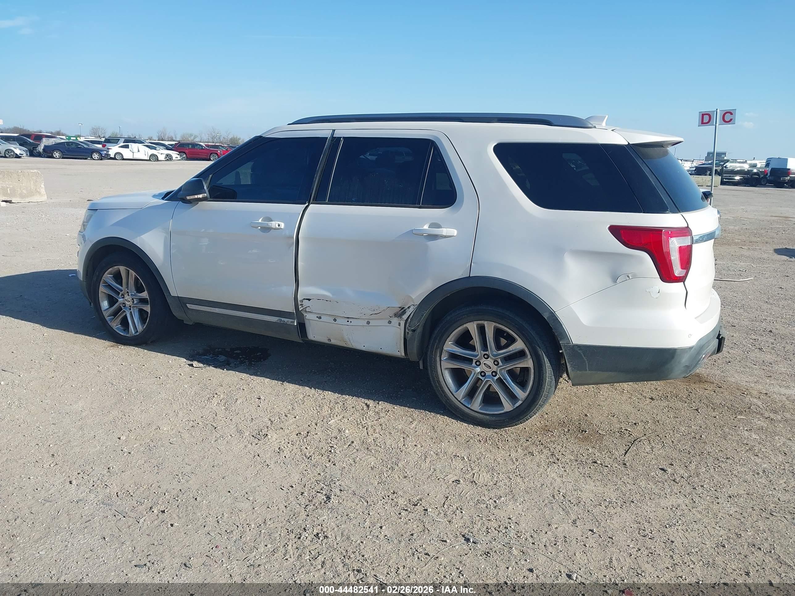 FORD EXPLORER image 6