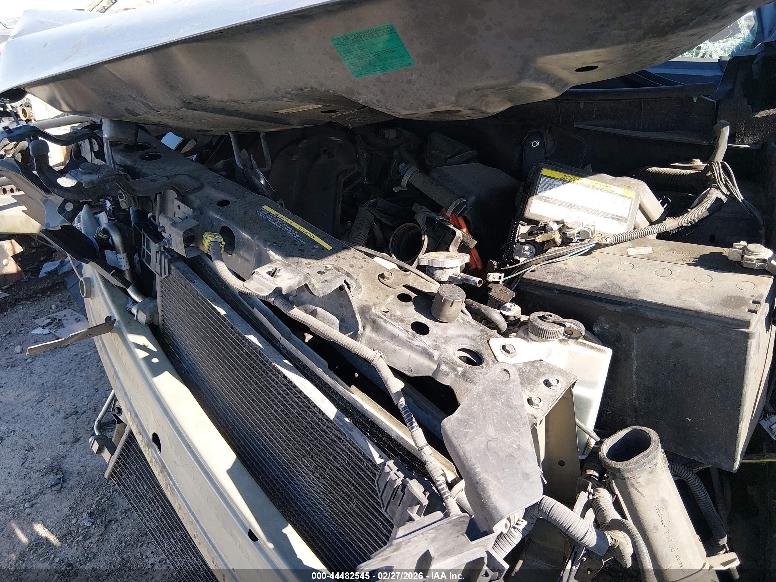 NISSAN VERSA image 10