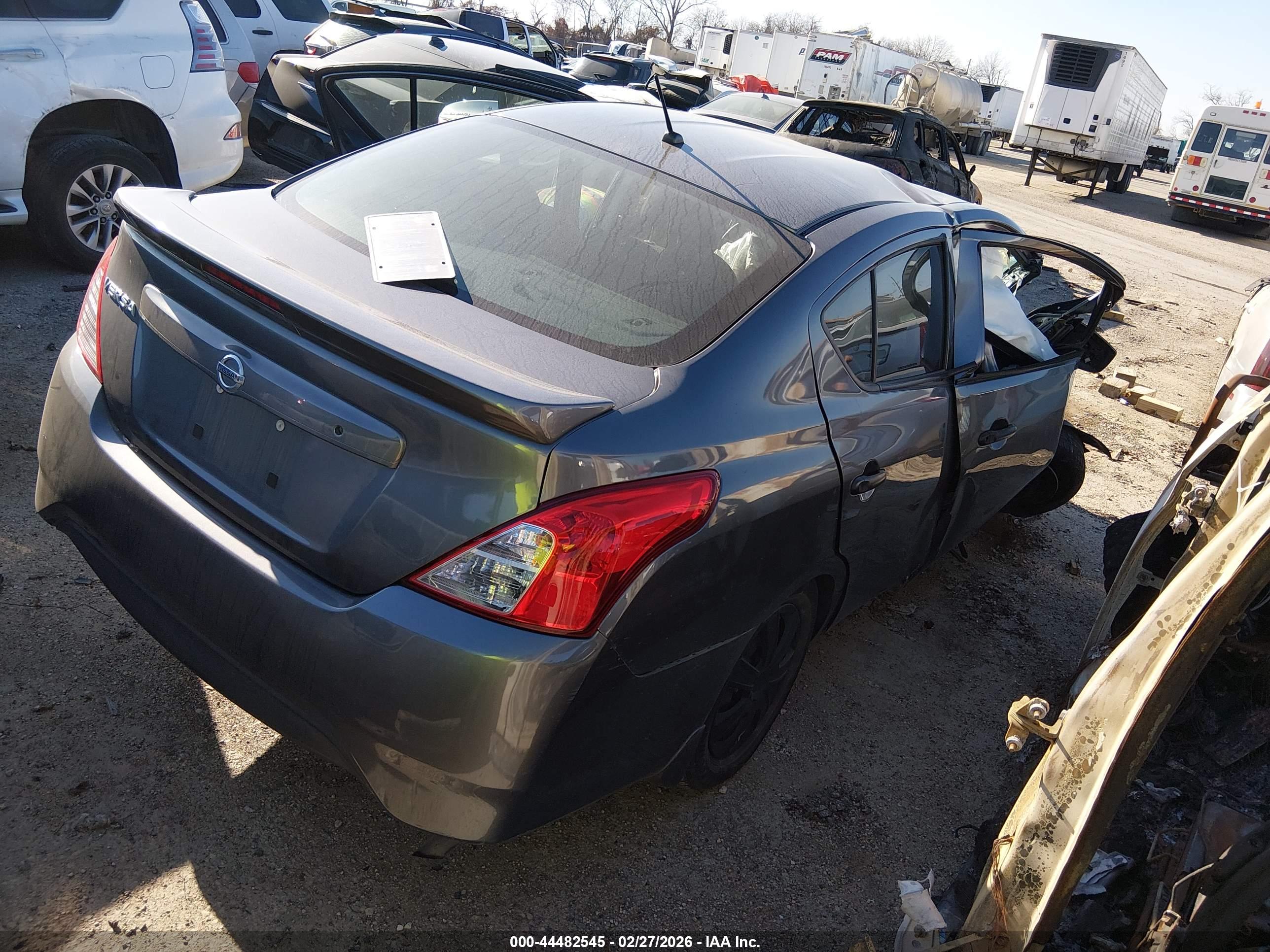 NISSAN VERSA image 4
