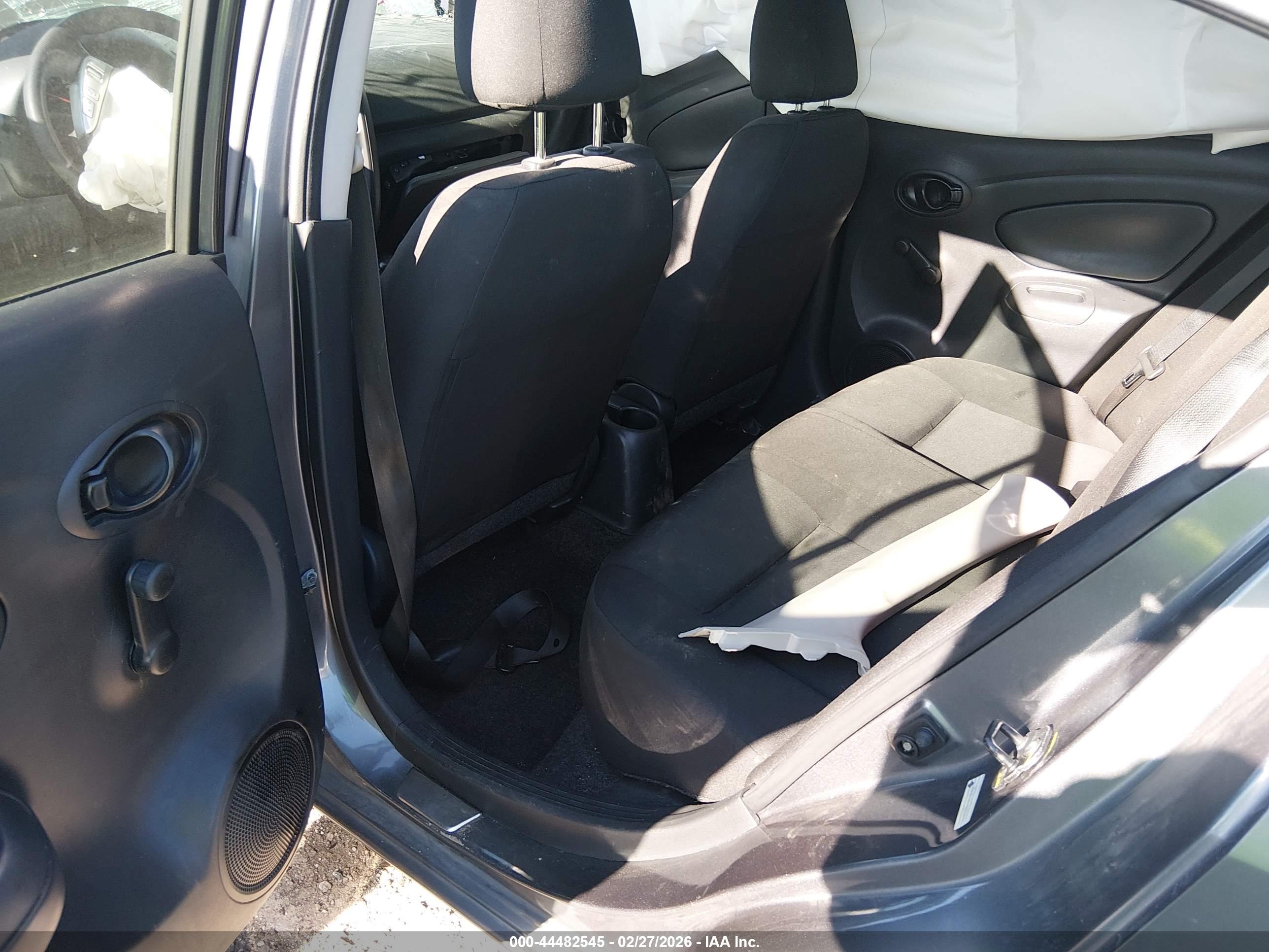 NISSAN VERSA image 8
