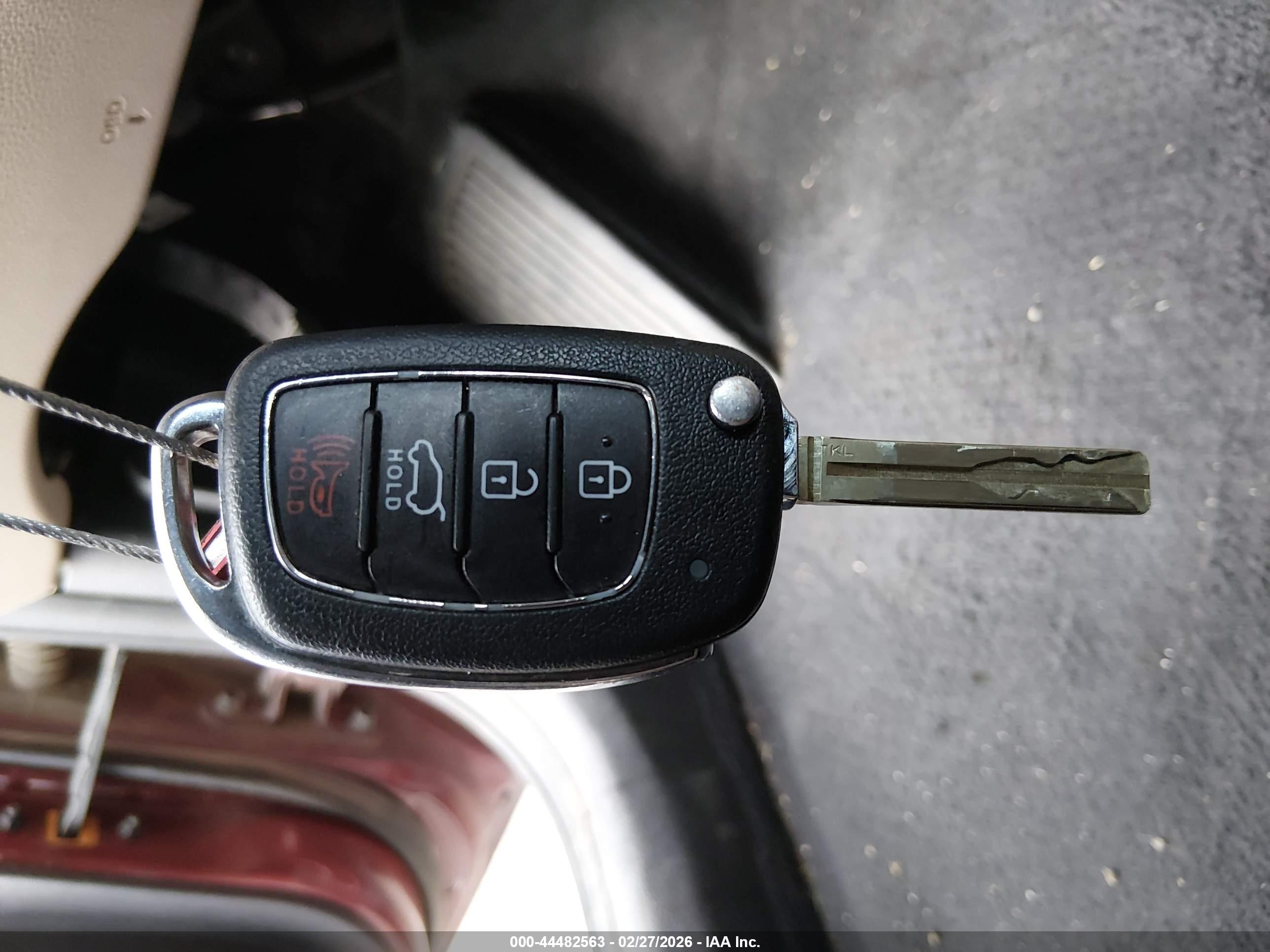 HYUNDAI TUCSON image 11